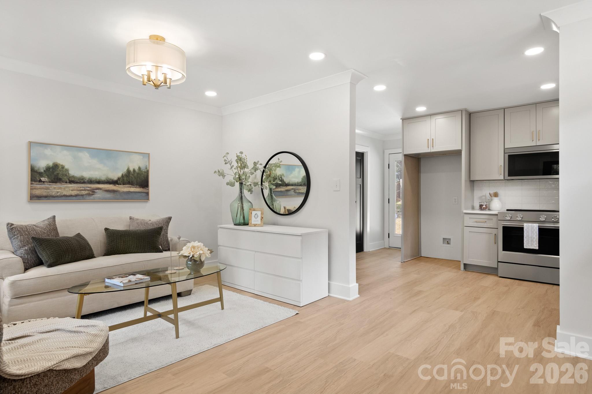 546 W Kingston Avenue — Charlotte