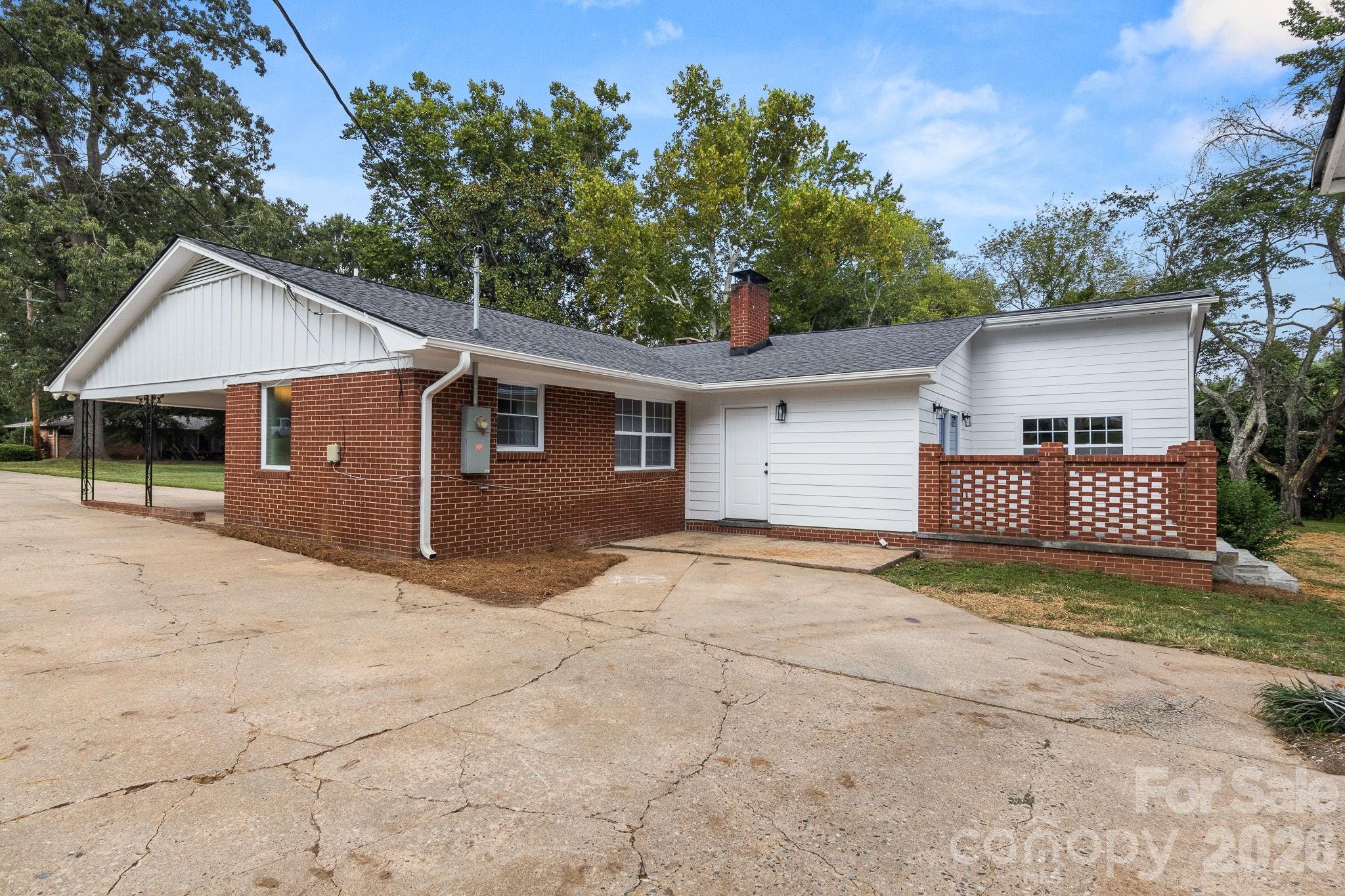 1103 W Elm Street — Shelby