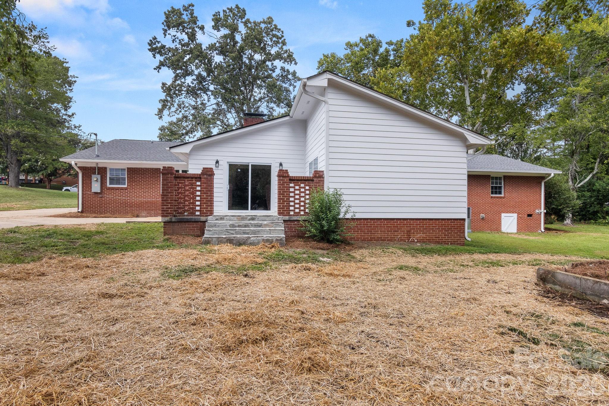 1103 W Elm Street — Shelby