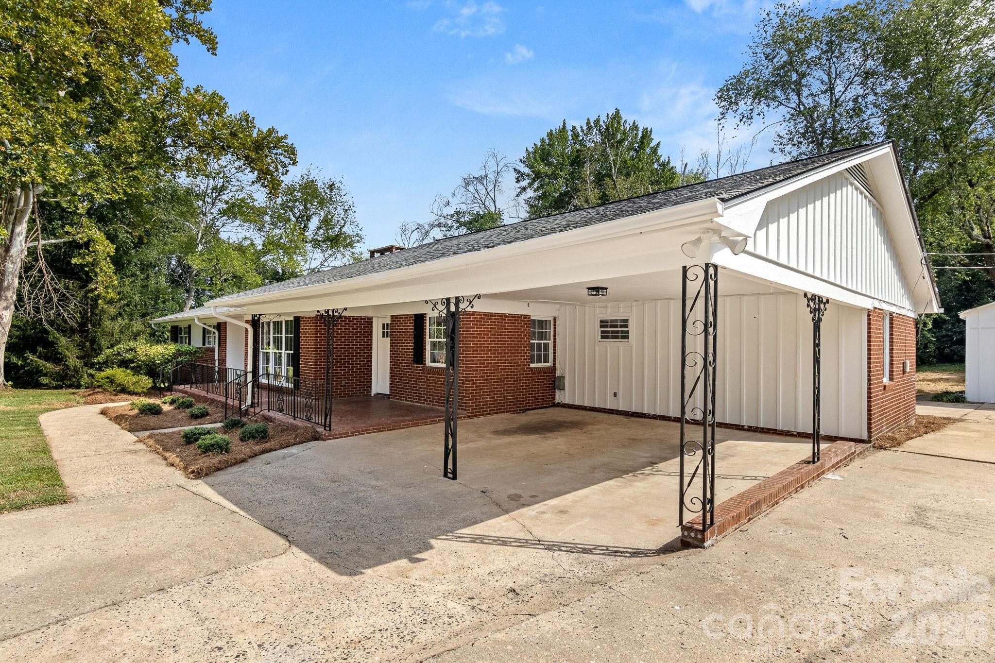 1103 W Elm Street — Shelby