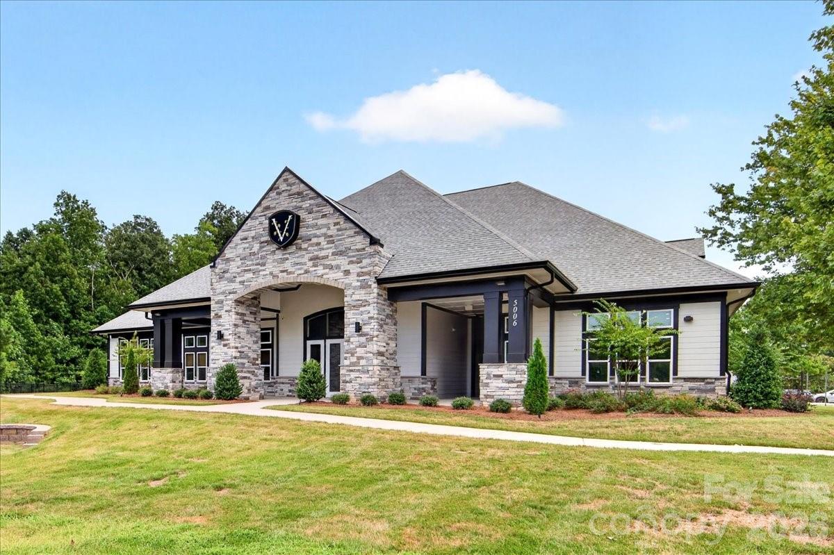 4420 Bright Road — Charlotte