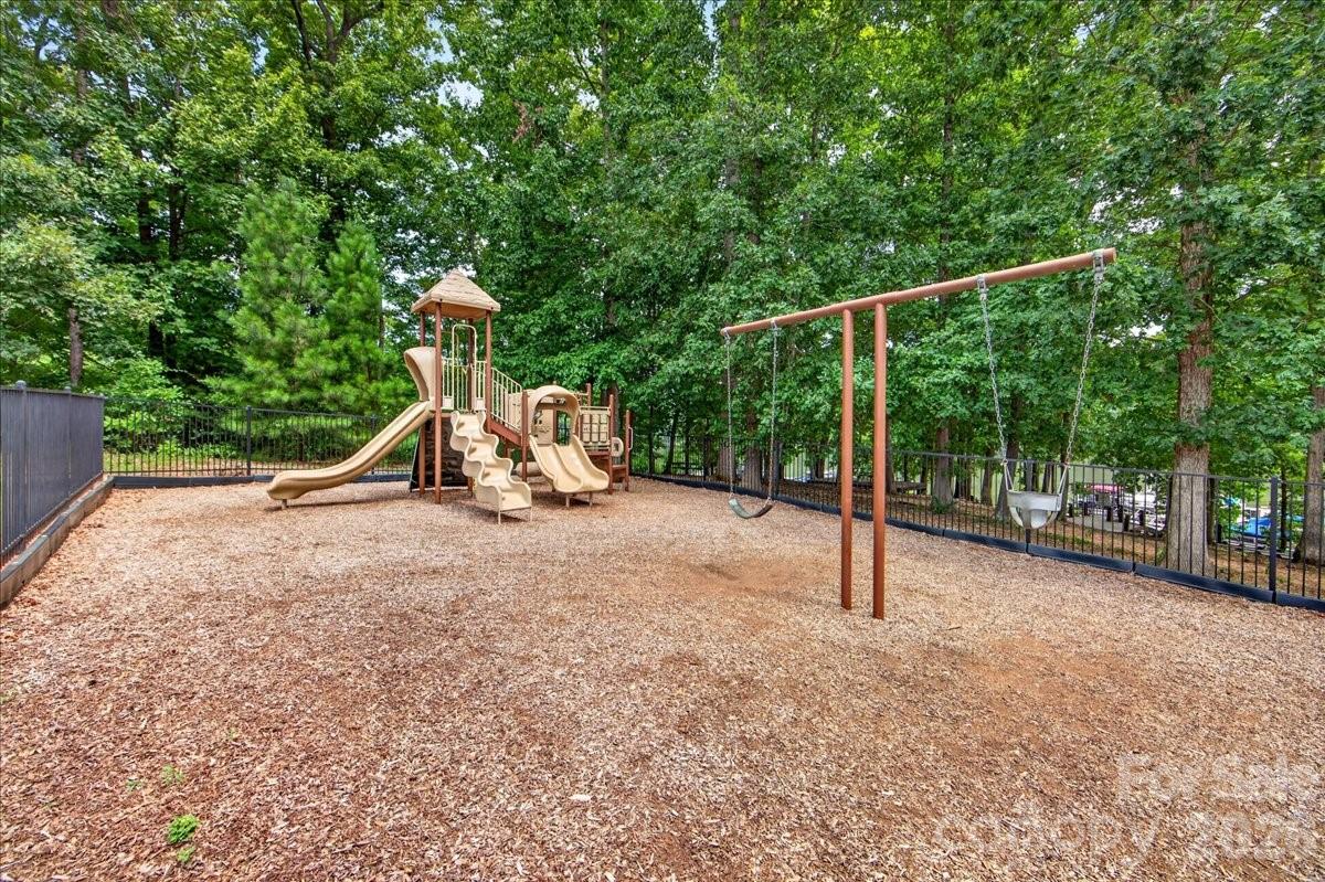 4420 Bright Road — Charlotte