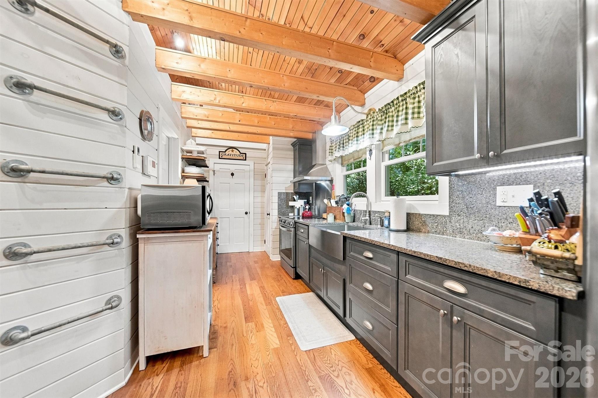 1068 5th Avenue Court NW — Hickory