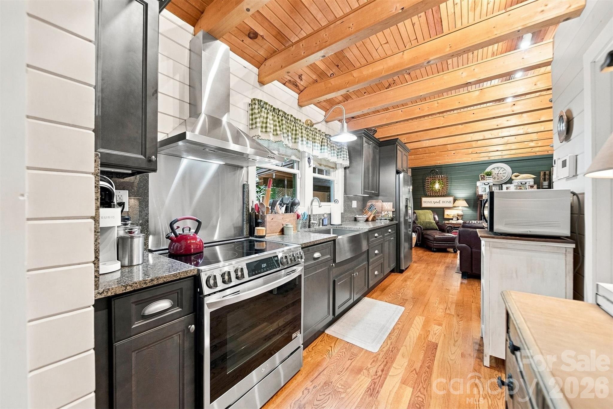 1068 5th Avenue Court NW — Hickory