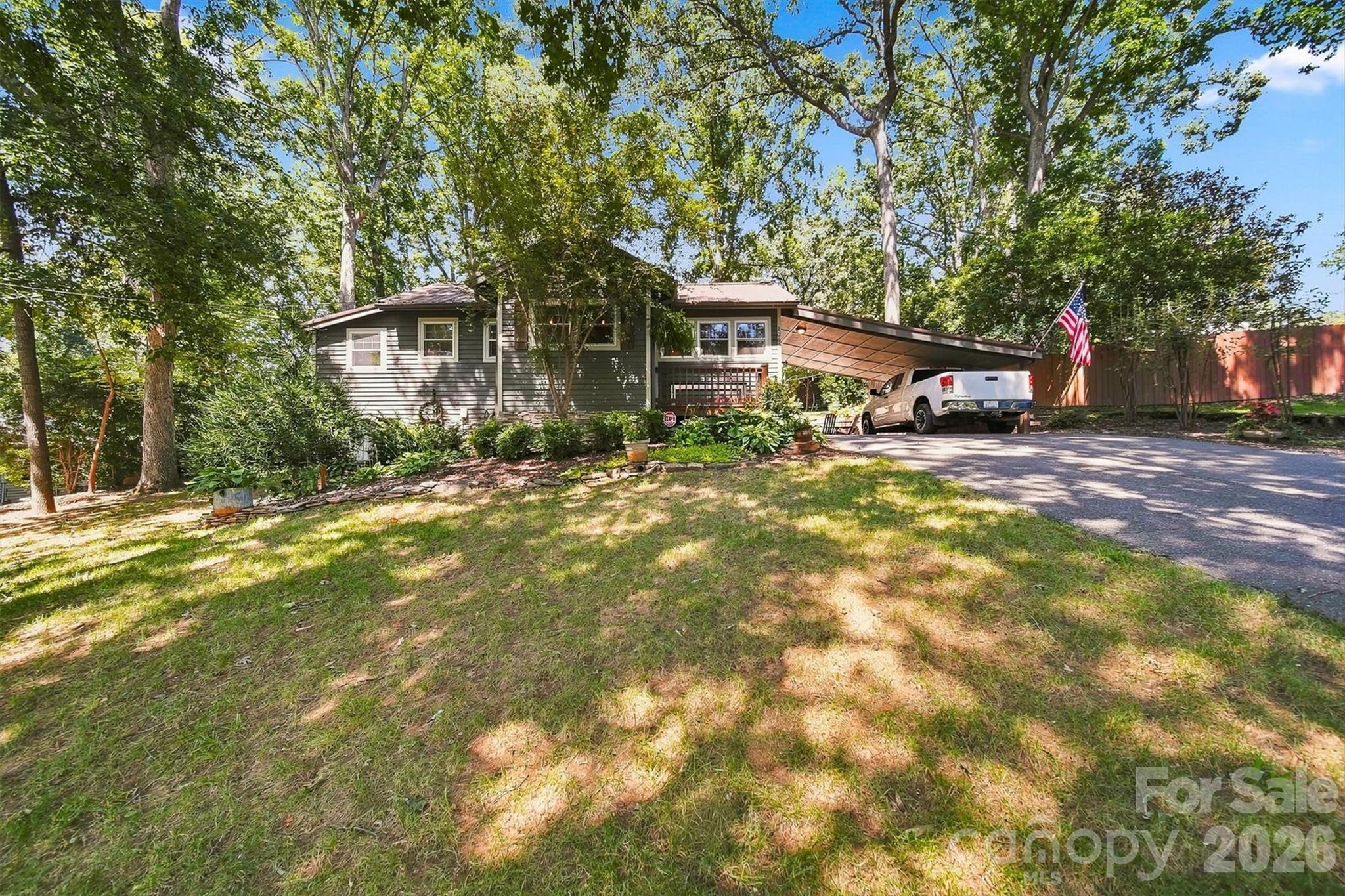 1068 5th Avenue Court NW — Hickory
