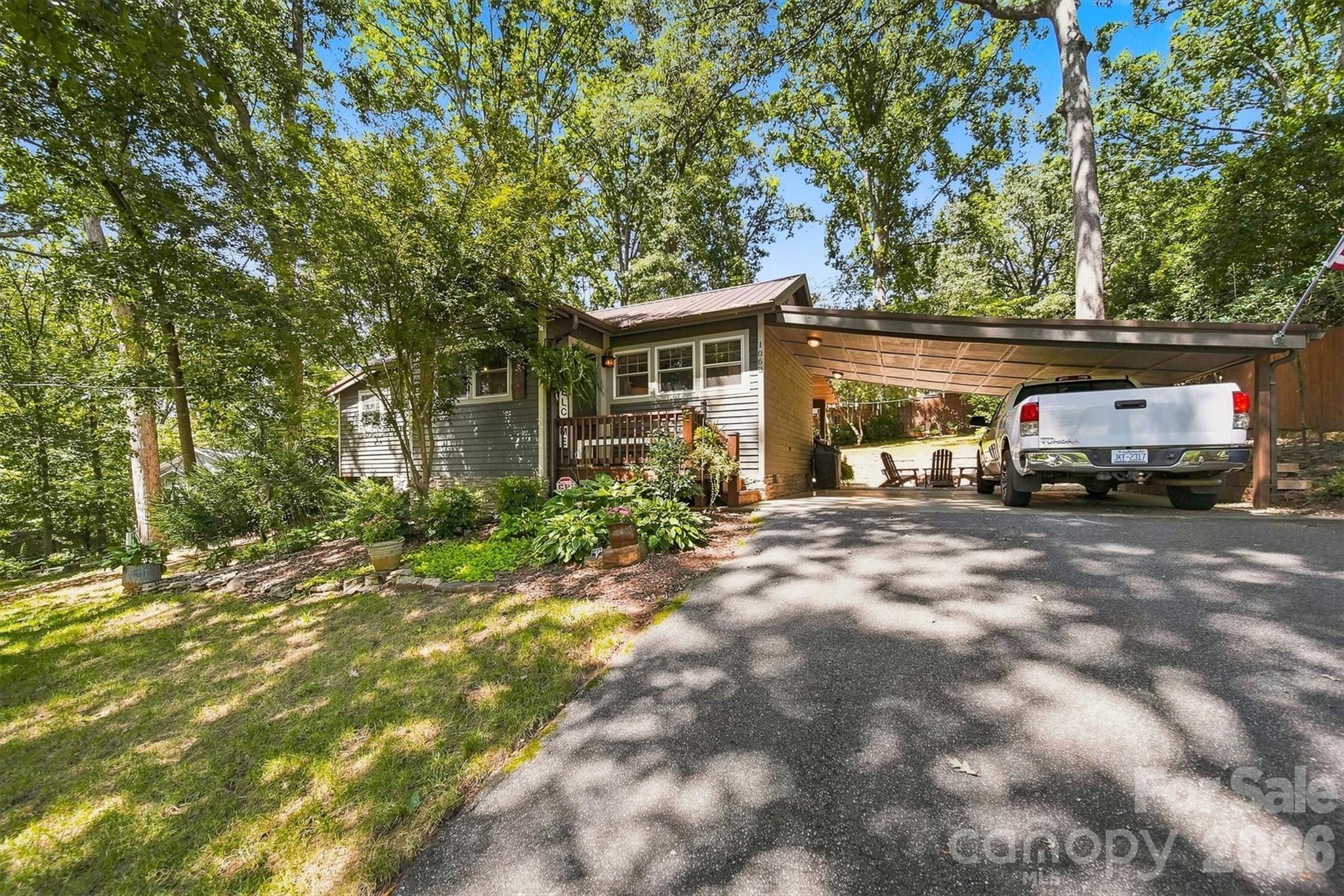1068 5th Avenue Court NW — Hickory