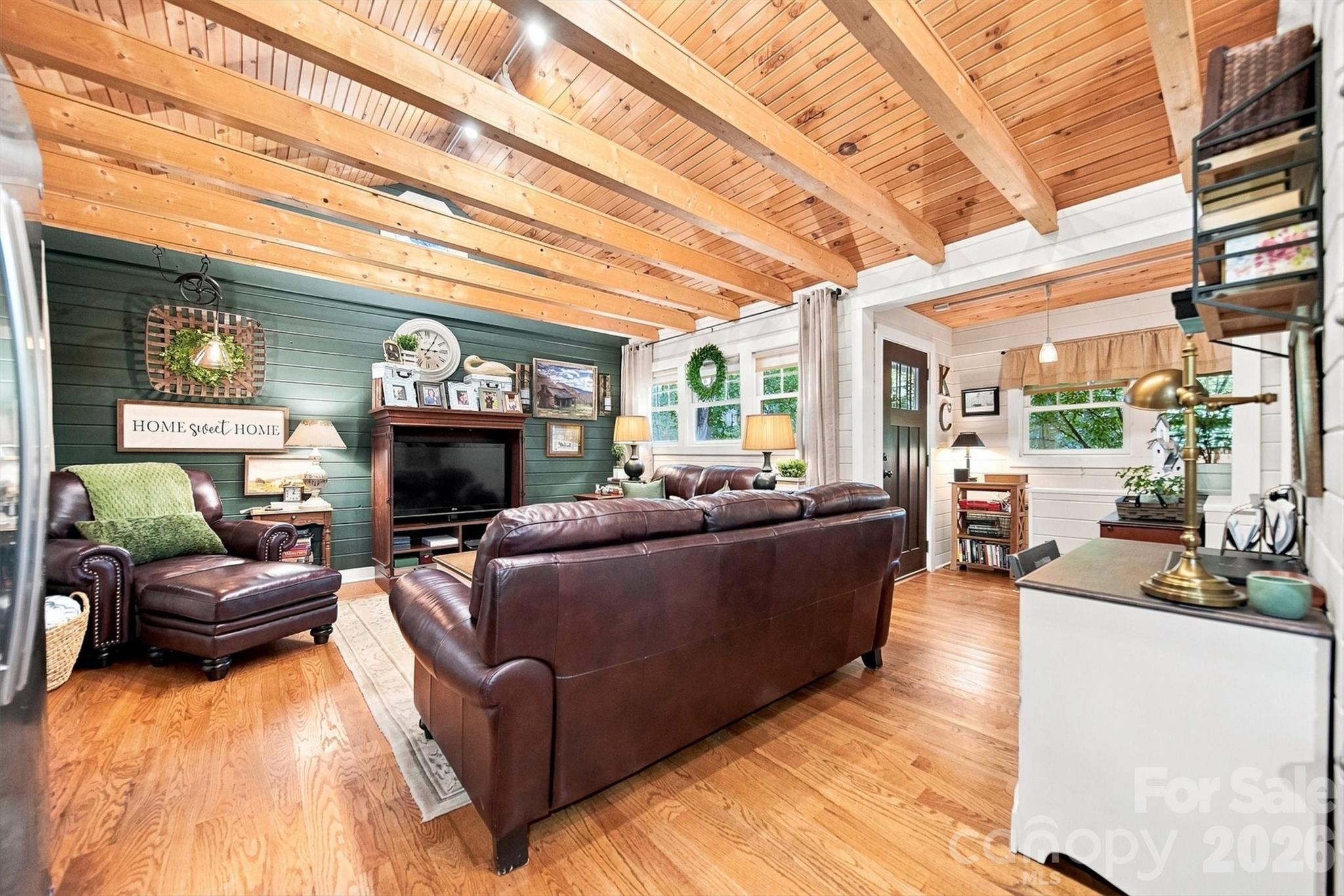 1068 5th Avenue Court NW — Hickory