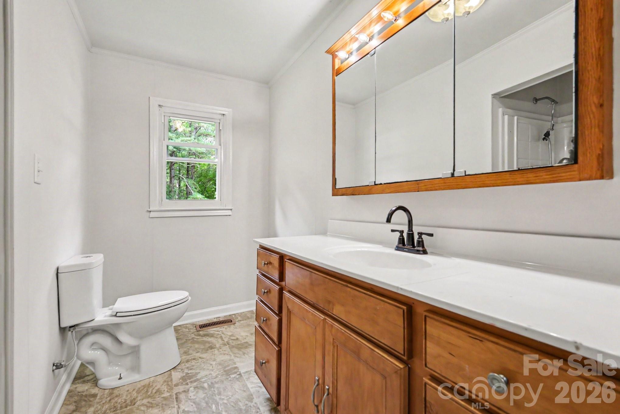 6338 Fairlane Street — Hickory