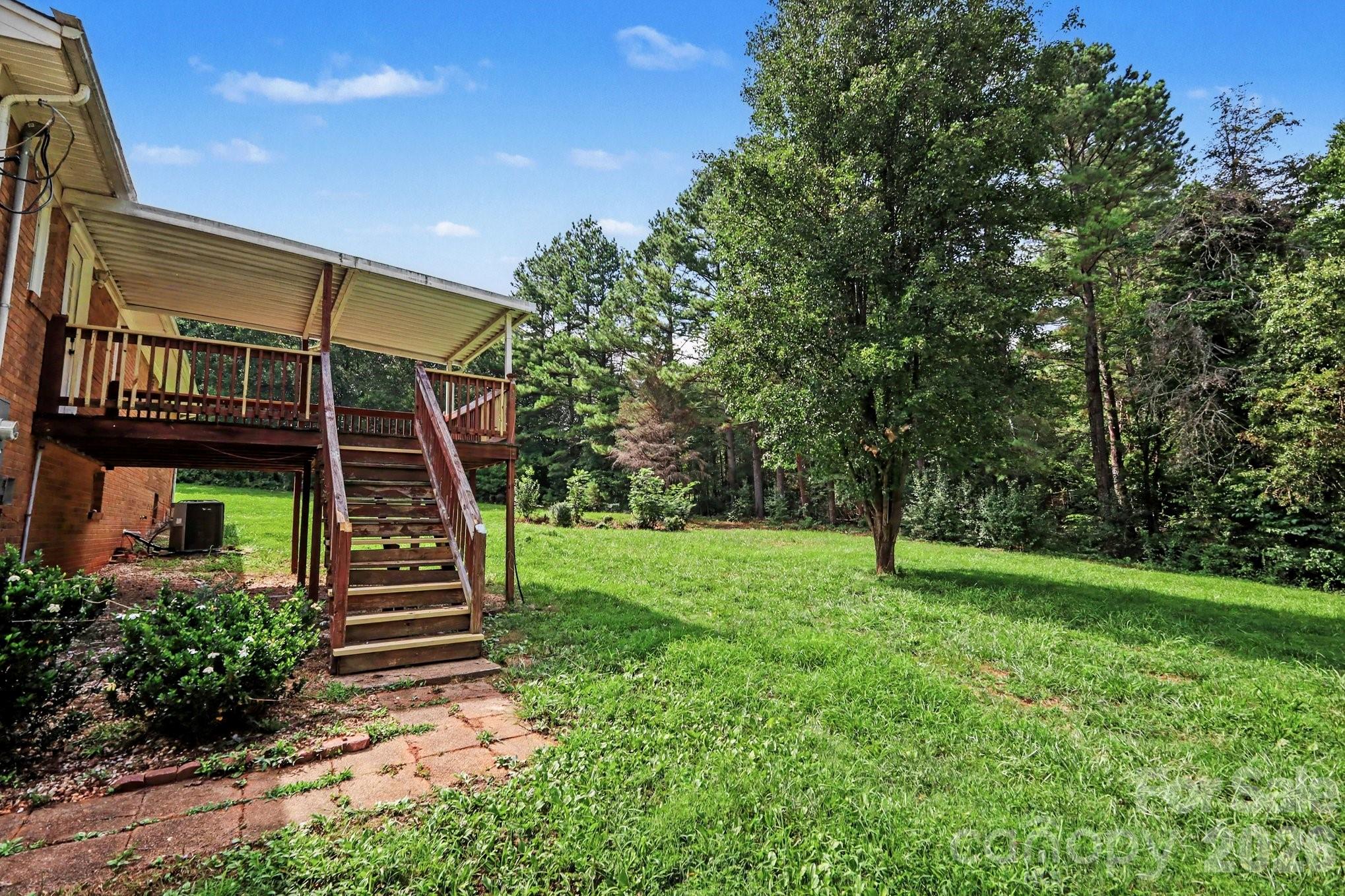 6338 Fairlane Street — Hickory