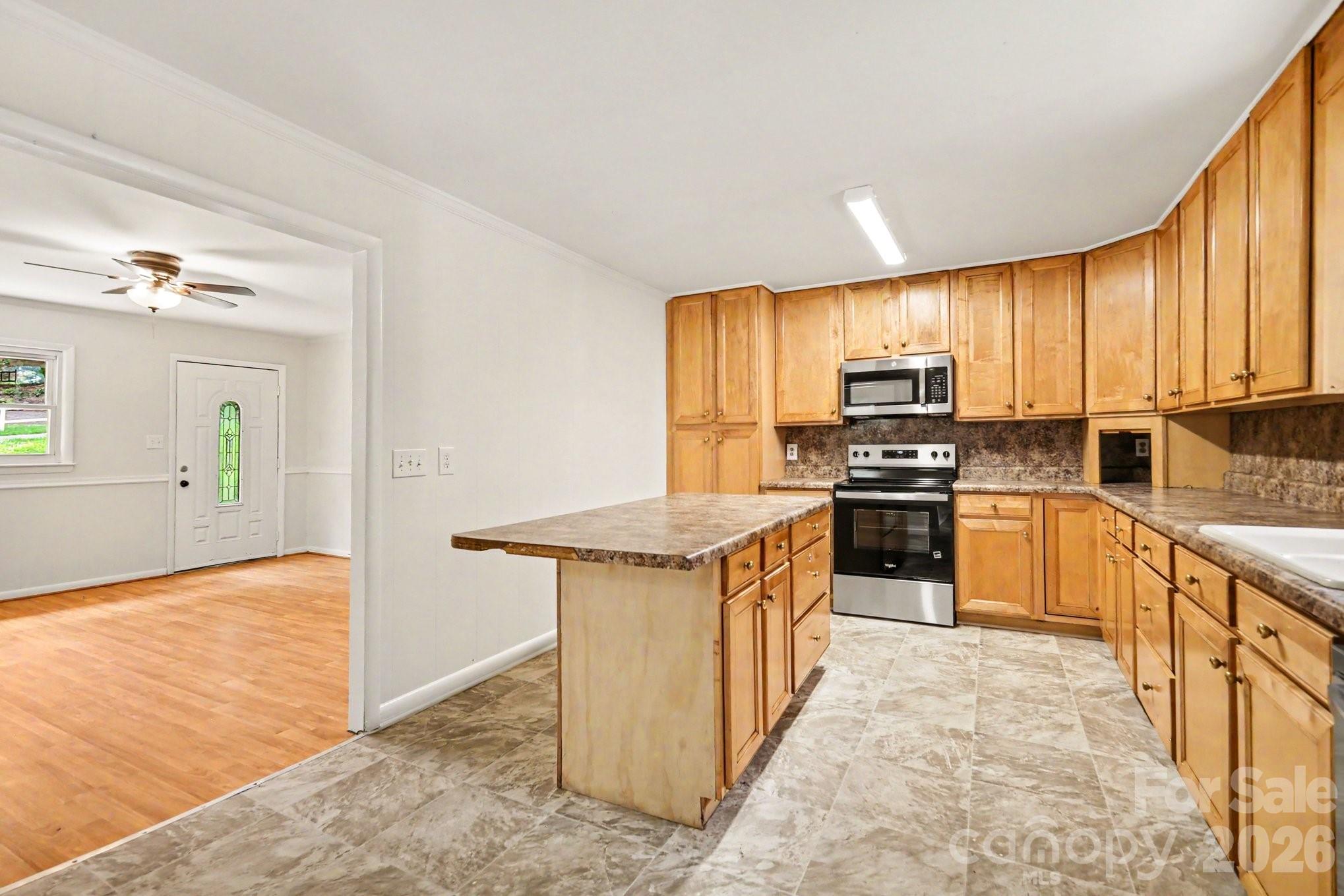 6338 Fairlane Street — Hickory