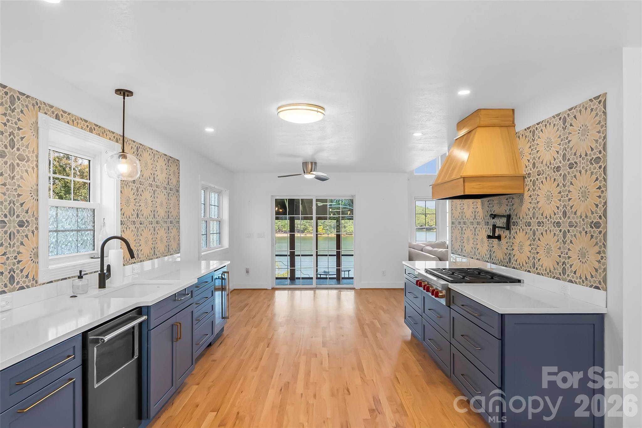 501 Lake Club Drive — Nebo