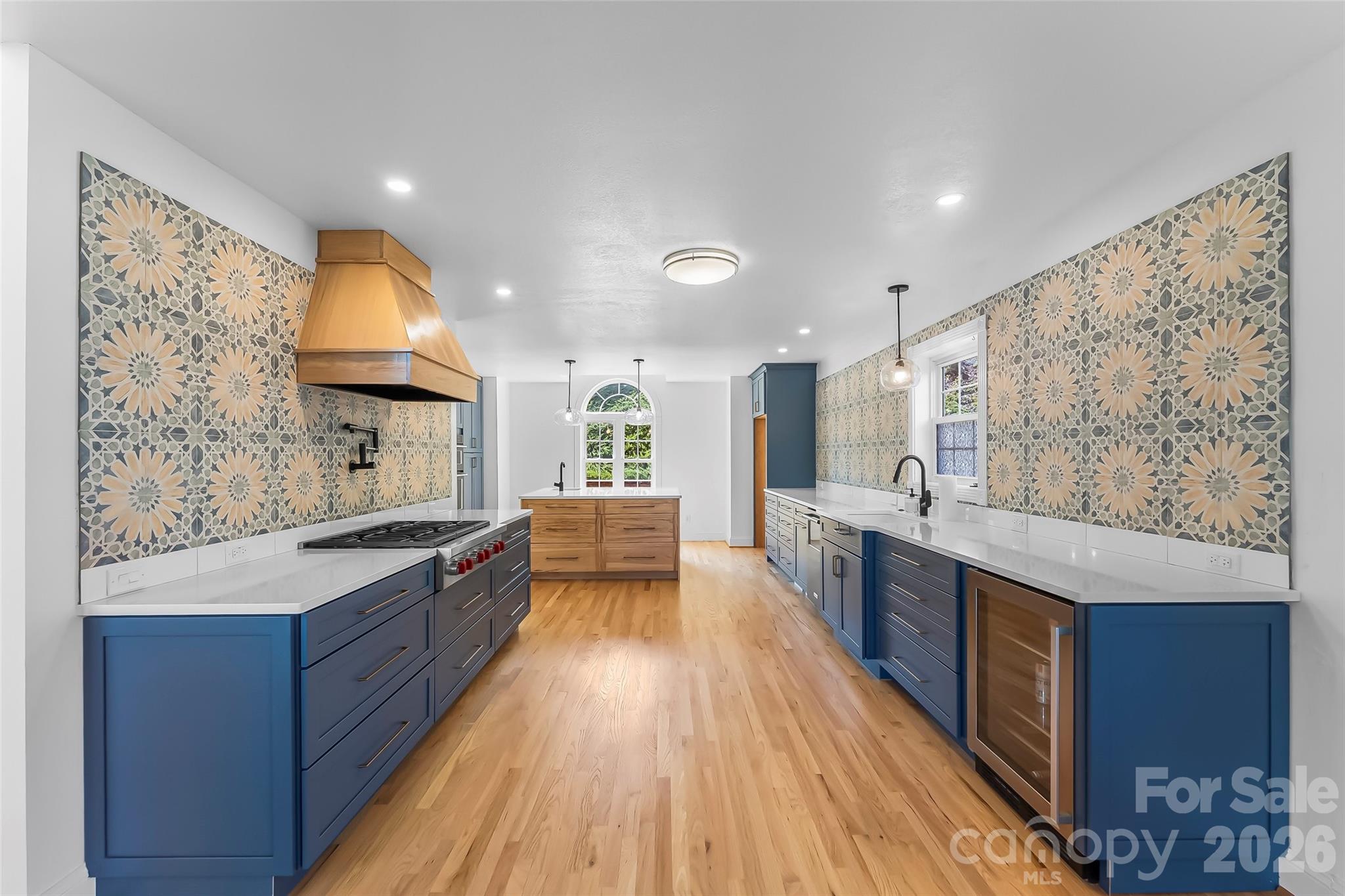 501 Lake Club Drive — Nebo