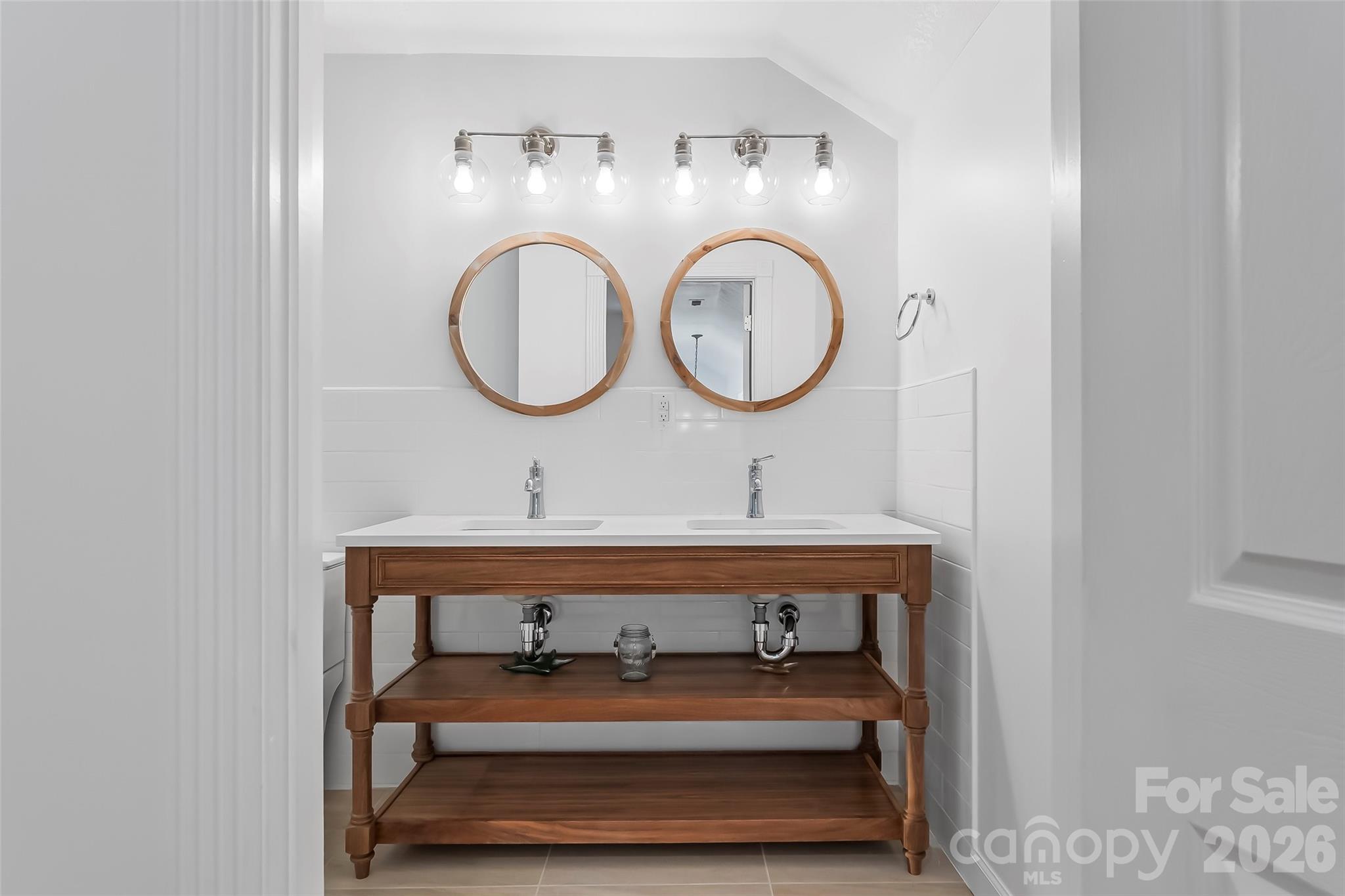 501 Lake Club Drive — Nebo