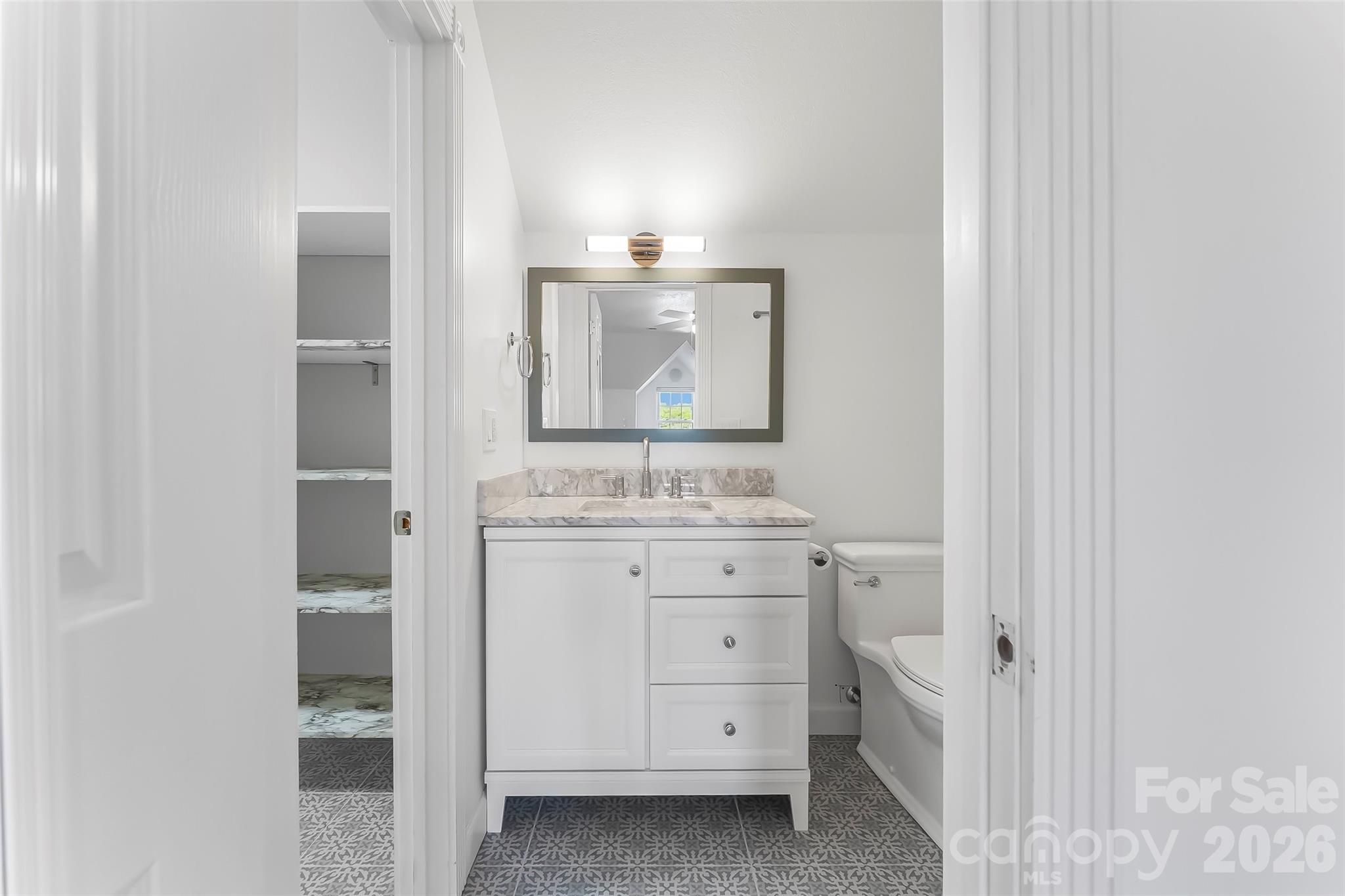 501 Lake Club Drive — Nebo