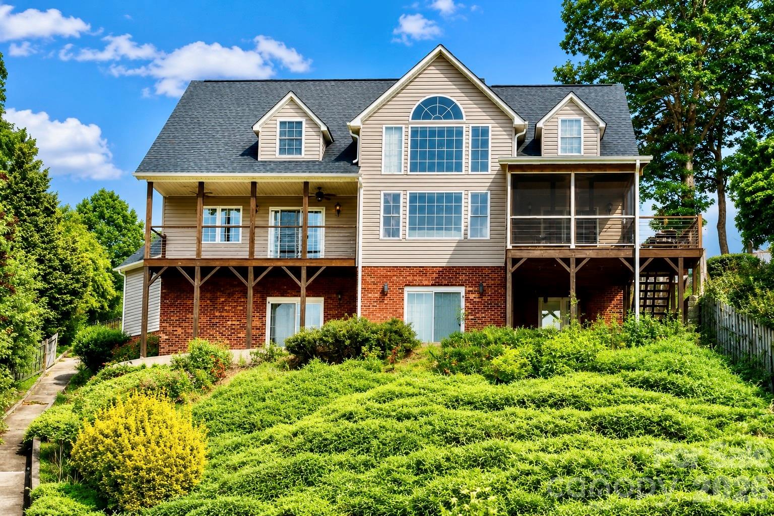 501 Lake Club Drive — Nebo