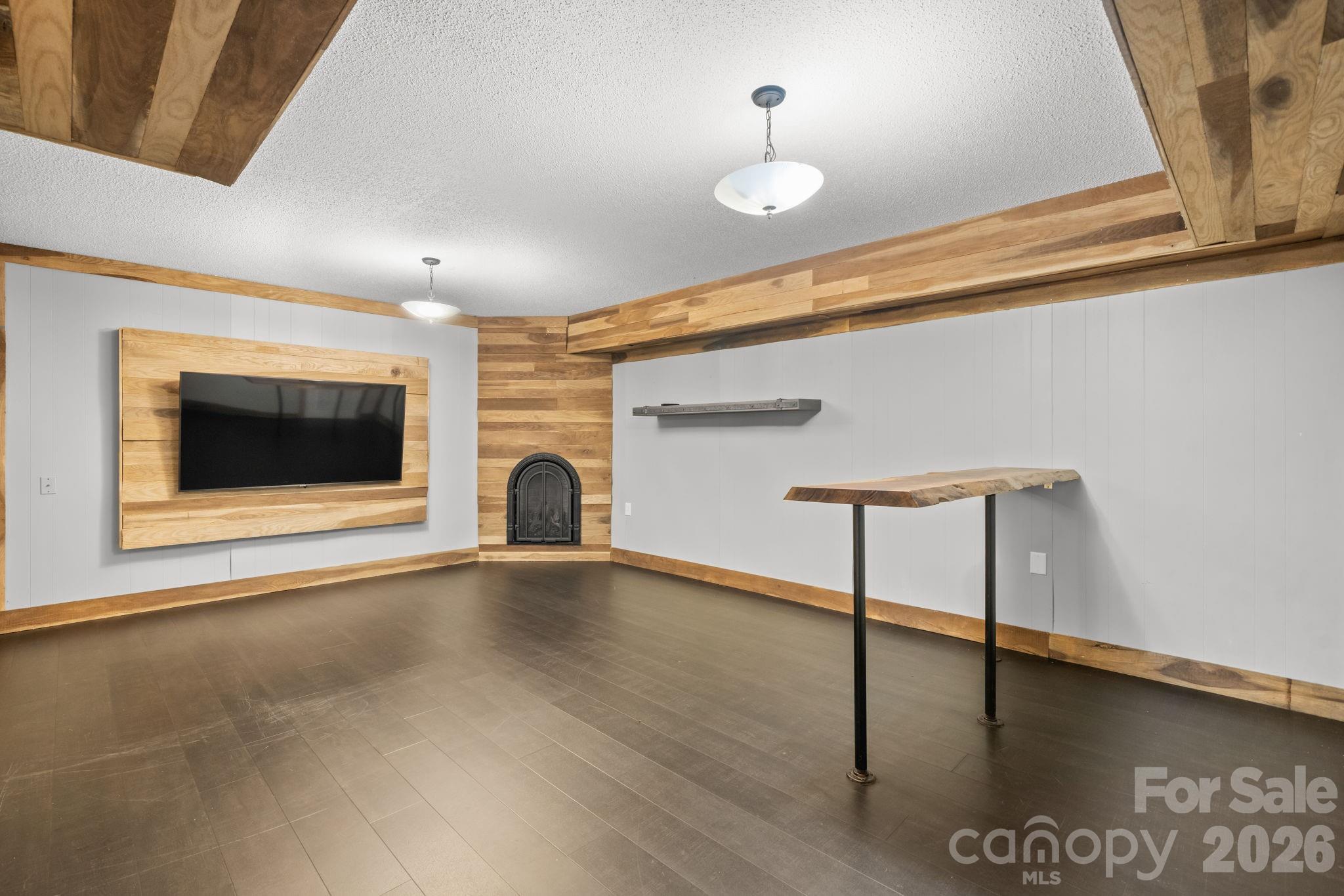 2015 12th Street Drive NW — Hickory