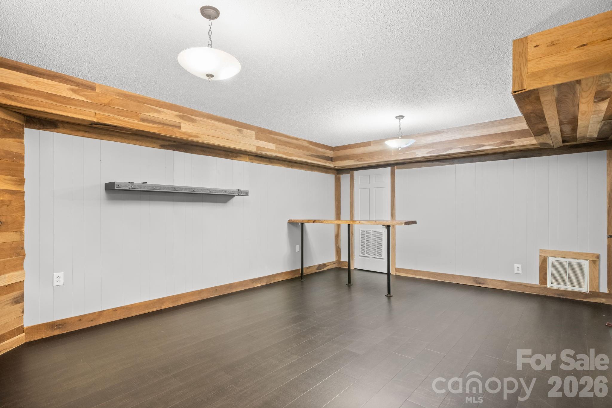 2015 12th Street Drive NW — Hickory