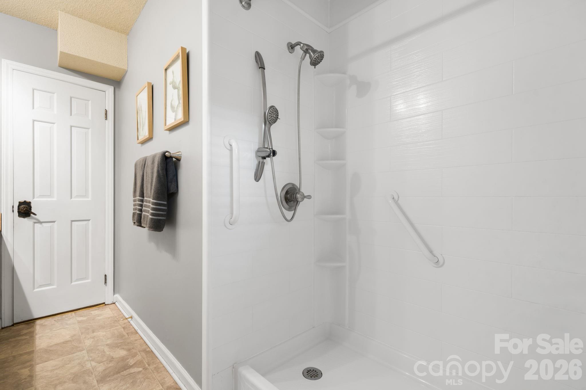 2015 12th Street Drive NW — Hickory
