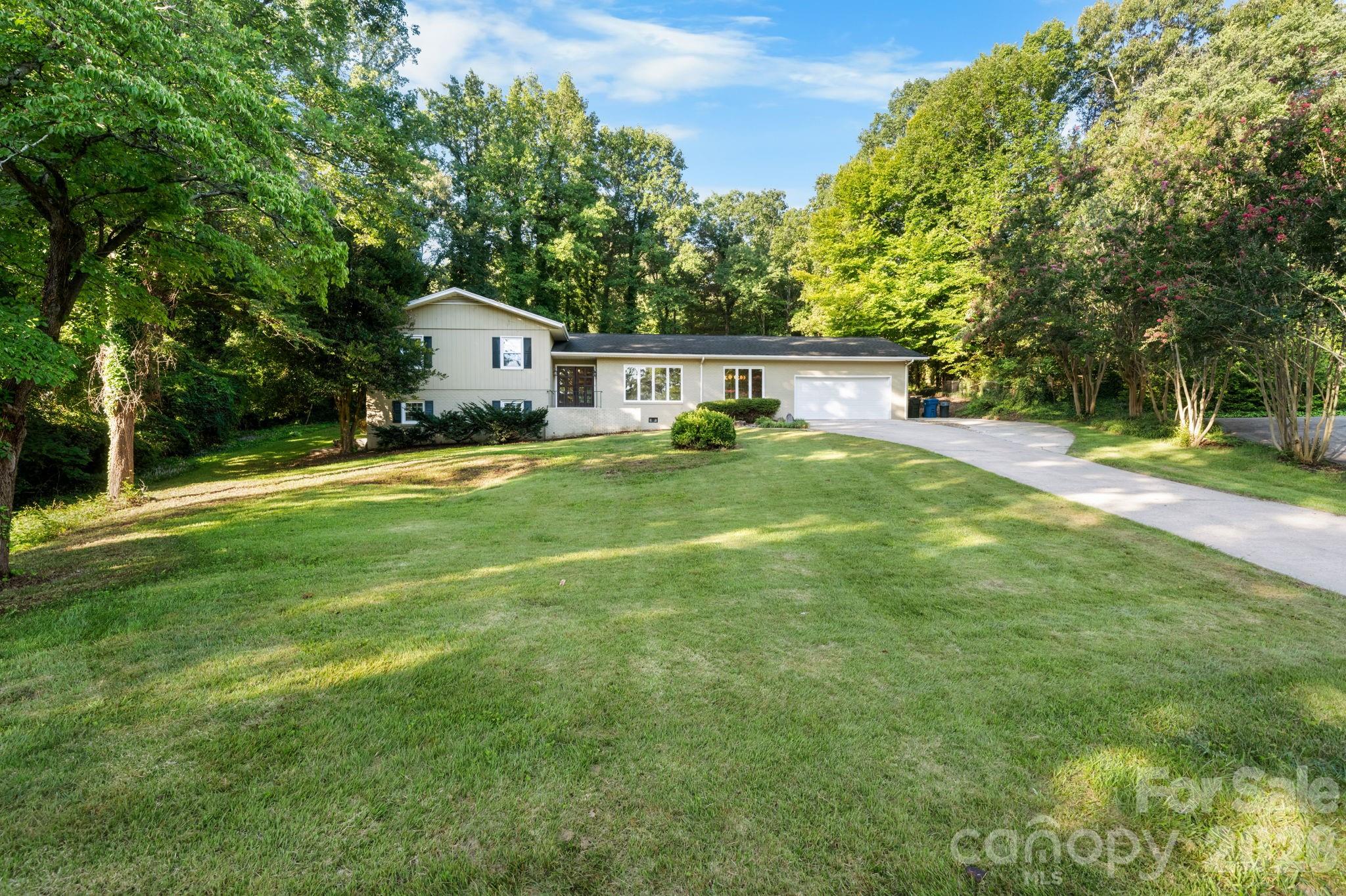 2015 12th Street Drive NW — Hickory