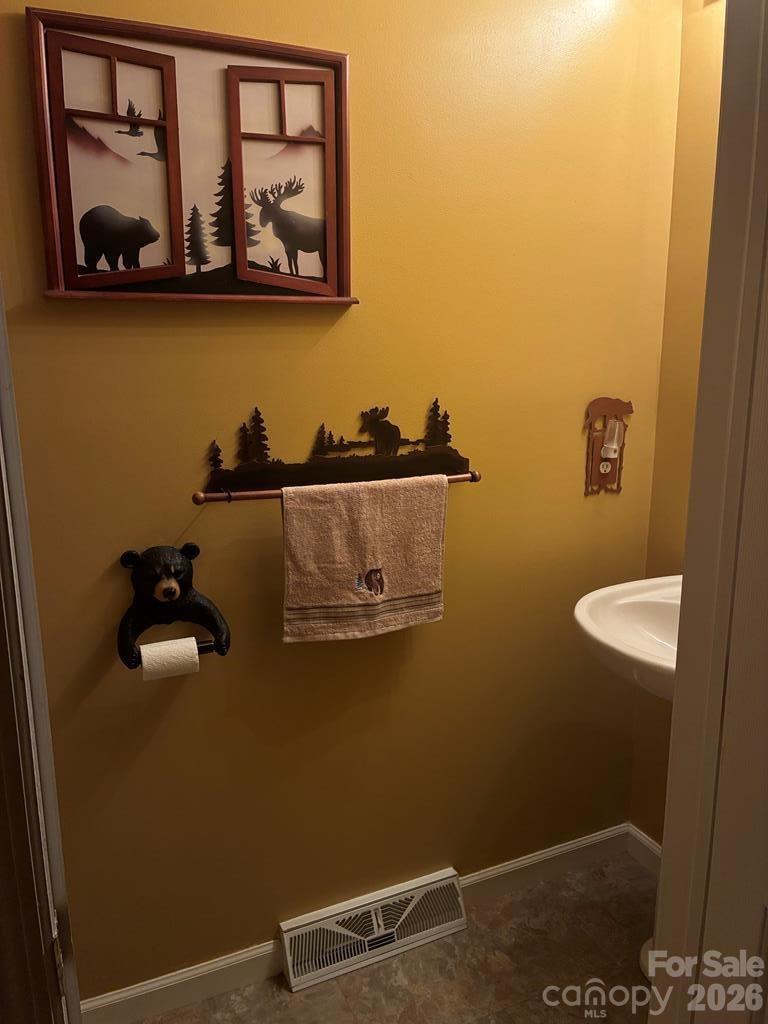 206 Bethabara Loop — Hayesville