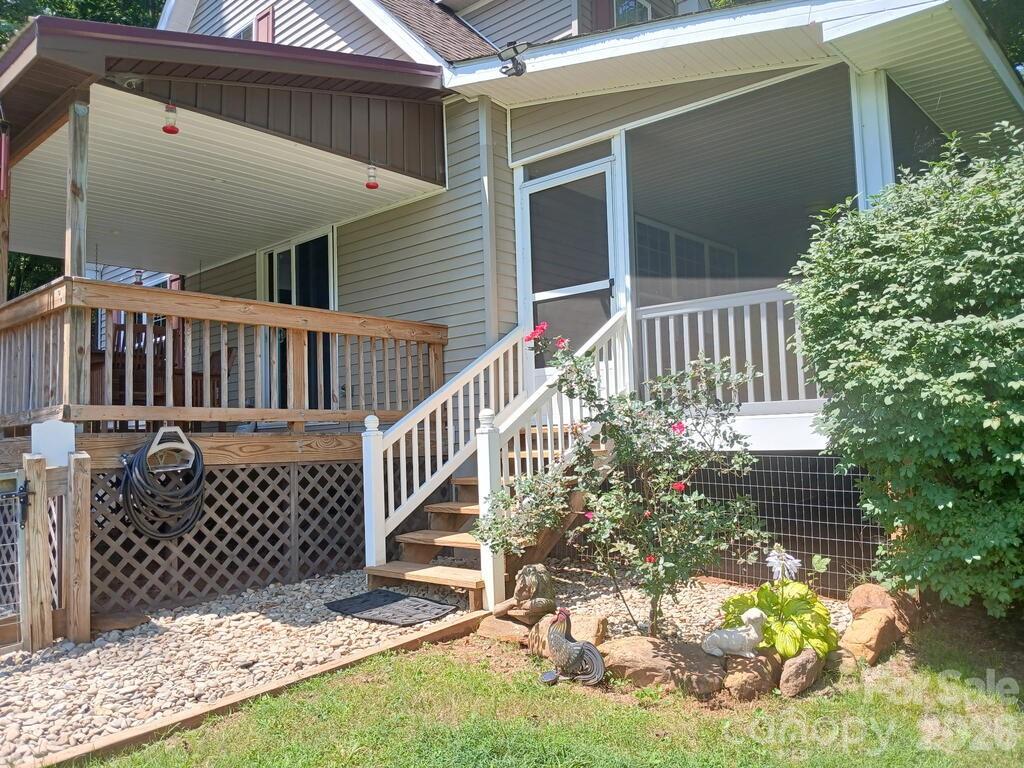 206 Bethabara Loop — Hayesville