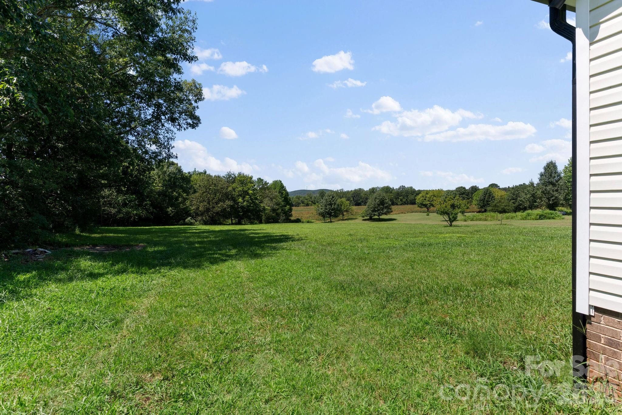 1633 N Brook 3 School Road — Vale