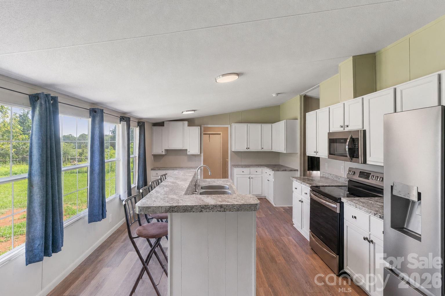 1633 N Brook 3 School Road — Vale