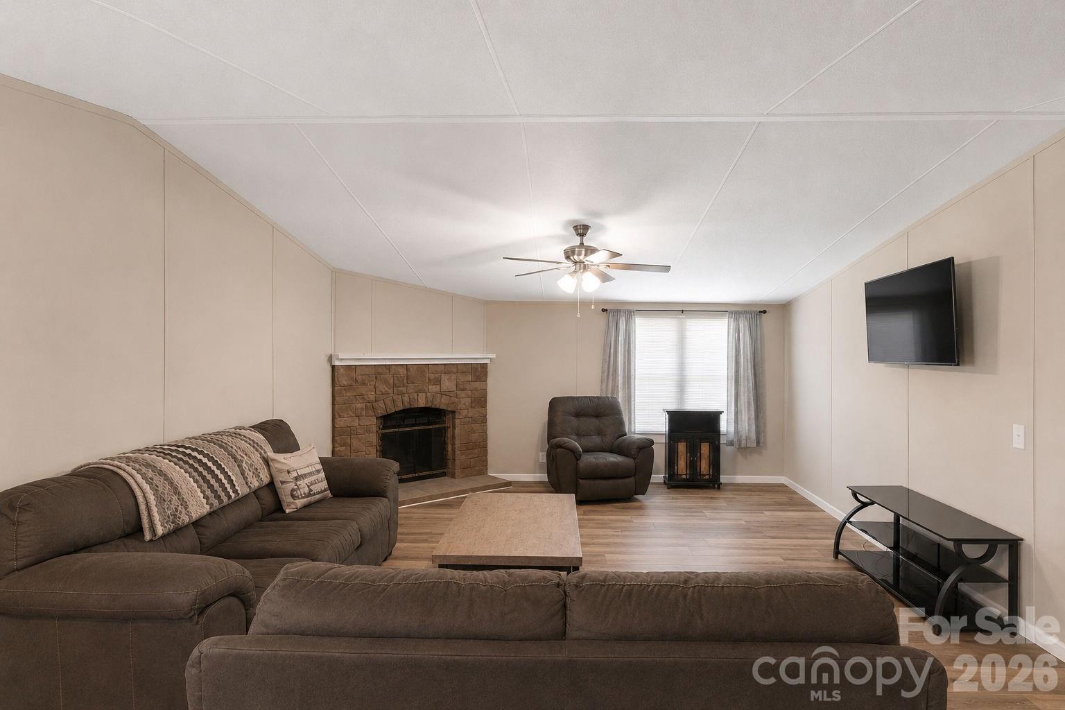 1633 N Brook 3 School Road — Vale