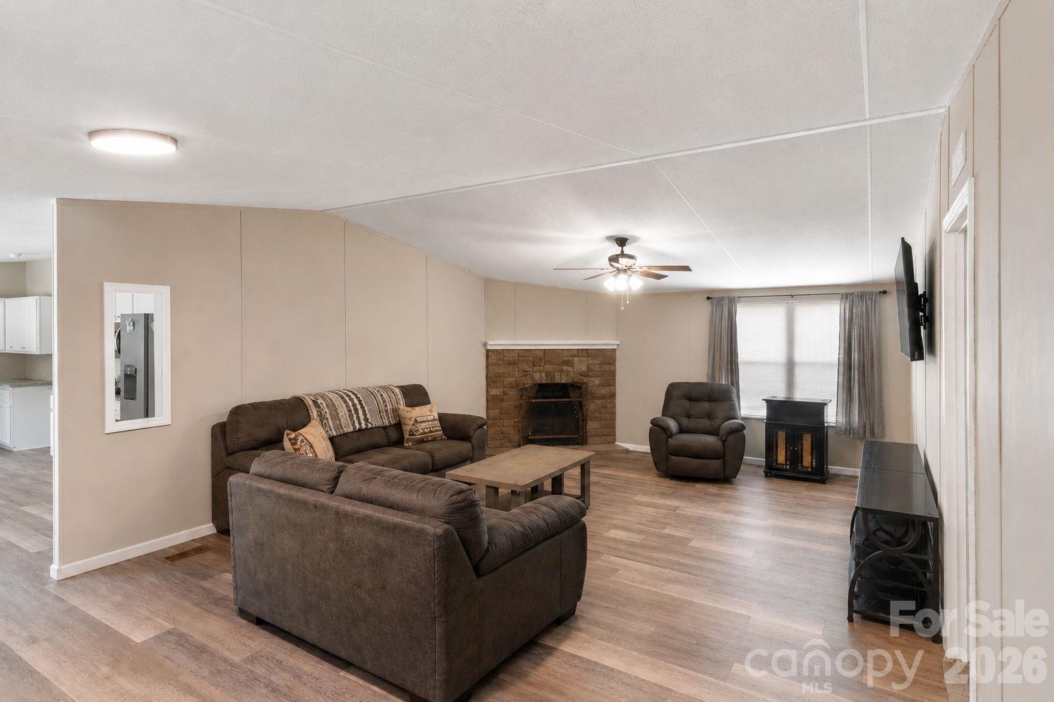 1633 N Brook 3 School Road — Vale