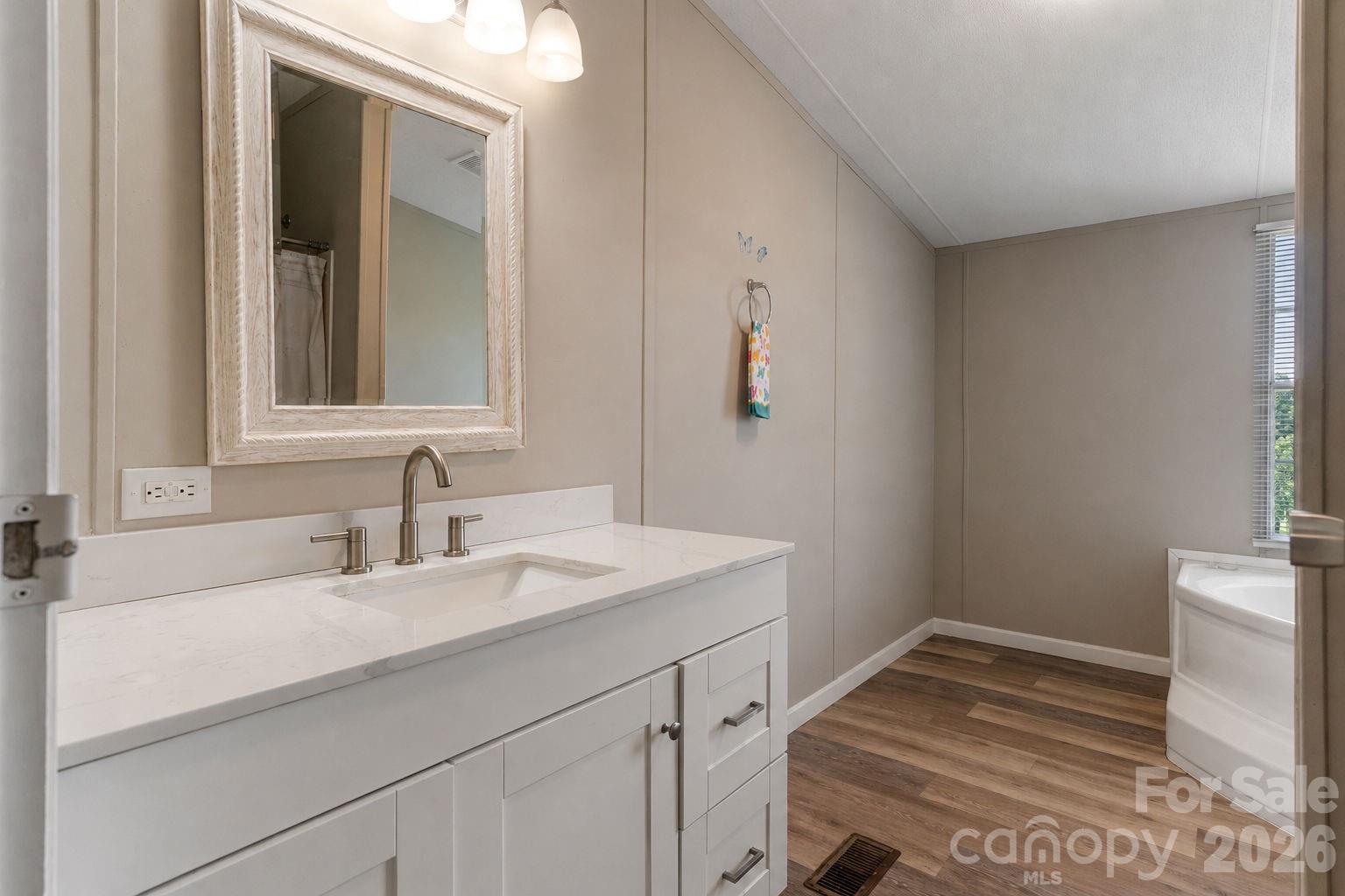 1633 N Brook 3 School Road — Vale