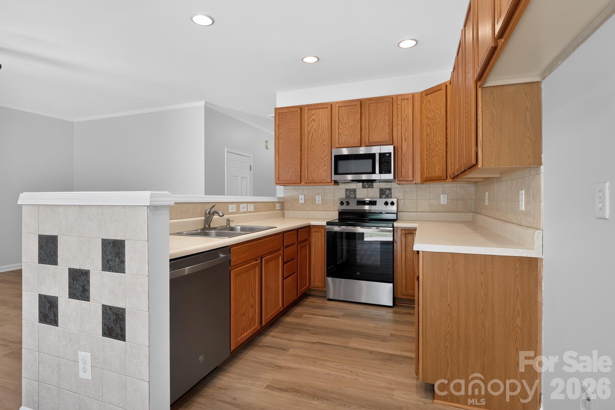 13711 Singleleaf Lane — Charlotte