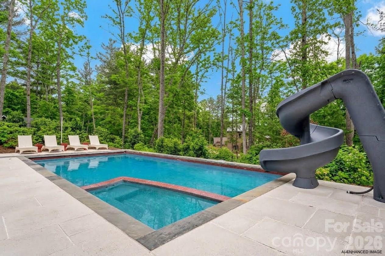 27 Hawberry Court — Asheville
