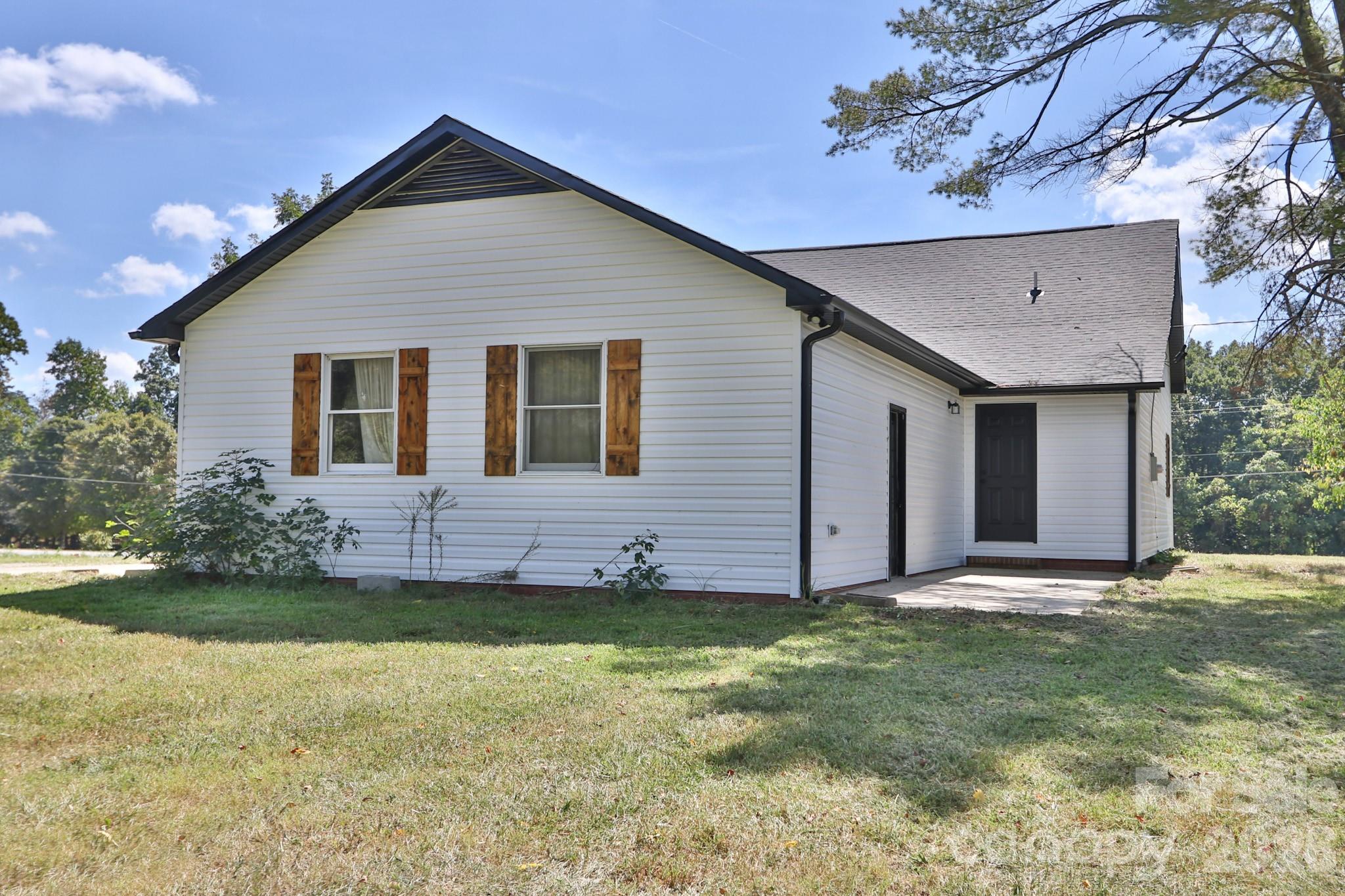 1826 N Oak Ridge Church Road — Yadkinville
