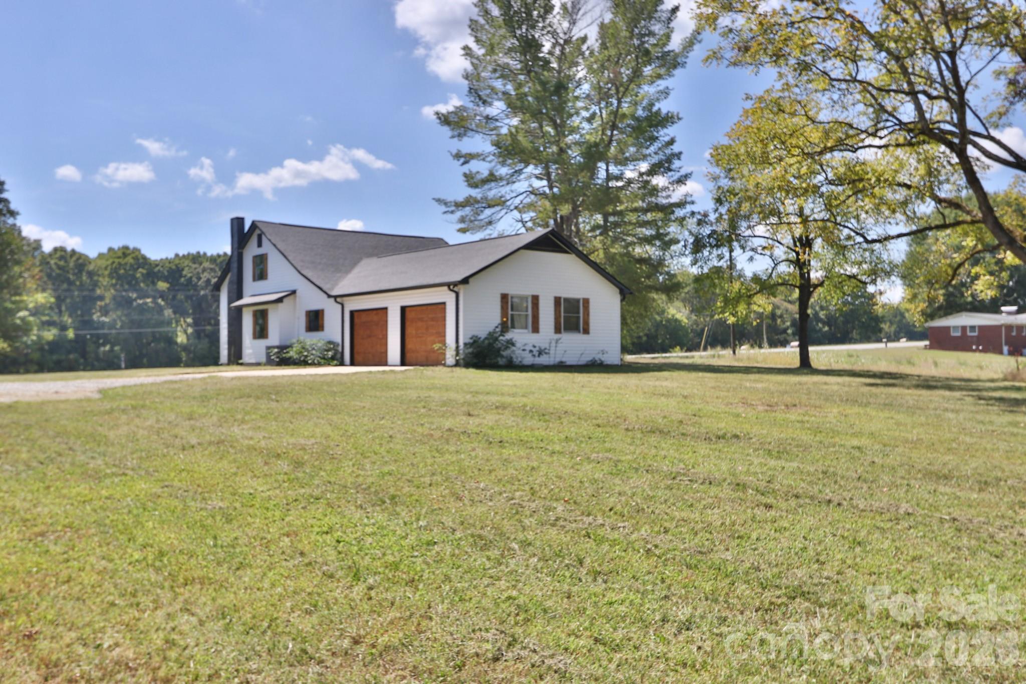 1826 N Oak Ridge Church Road — Yadkinville