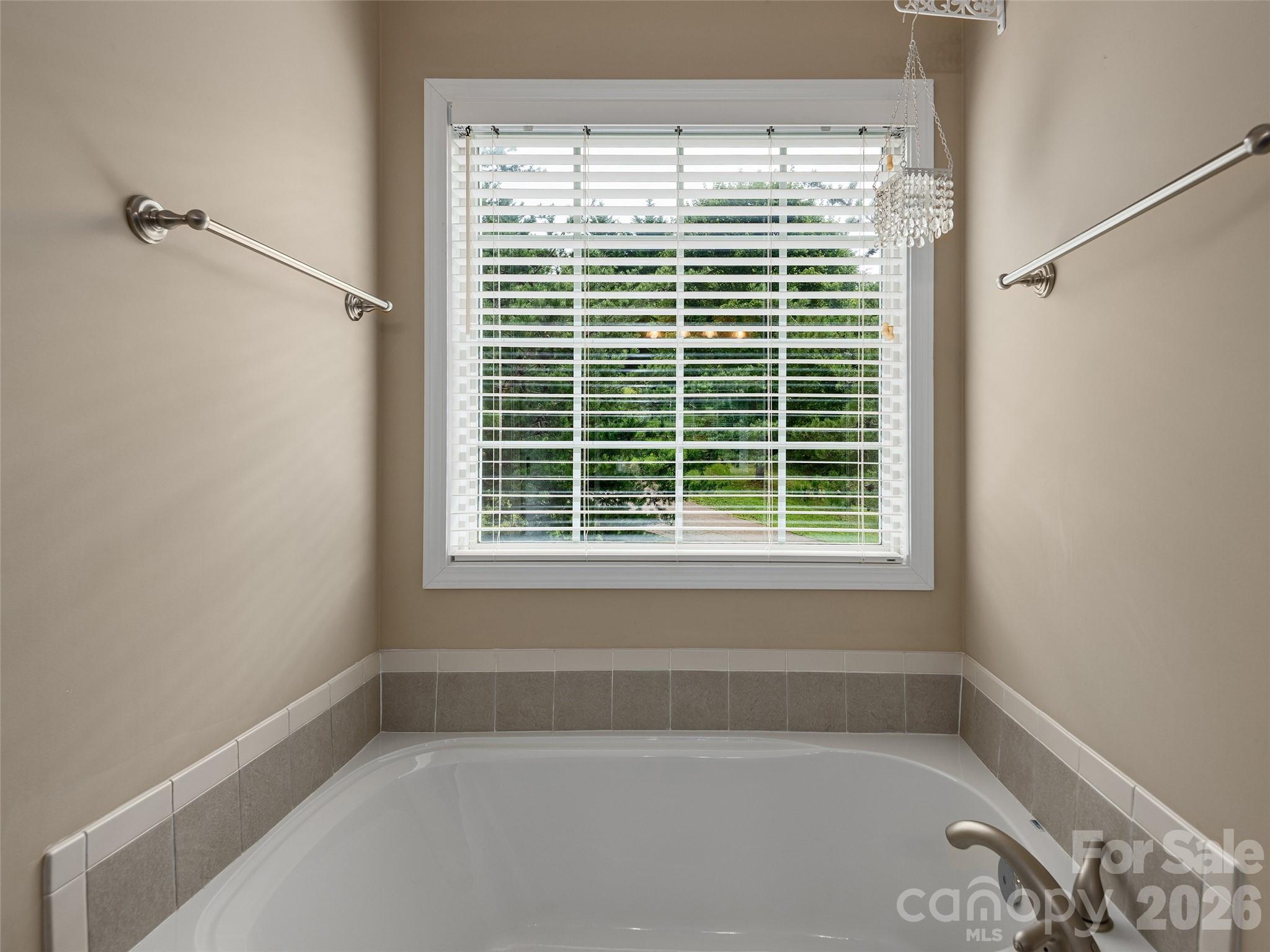 4 Lancaster Lane — Weaverville