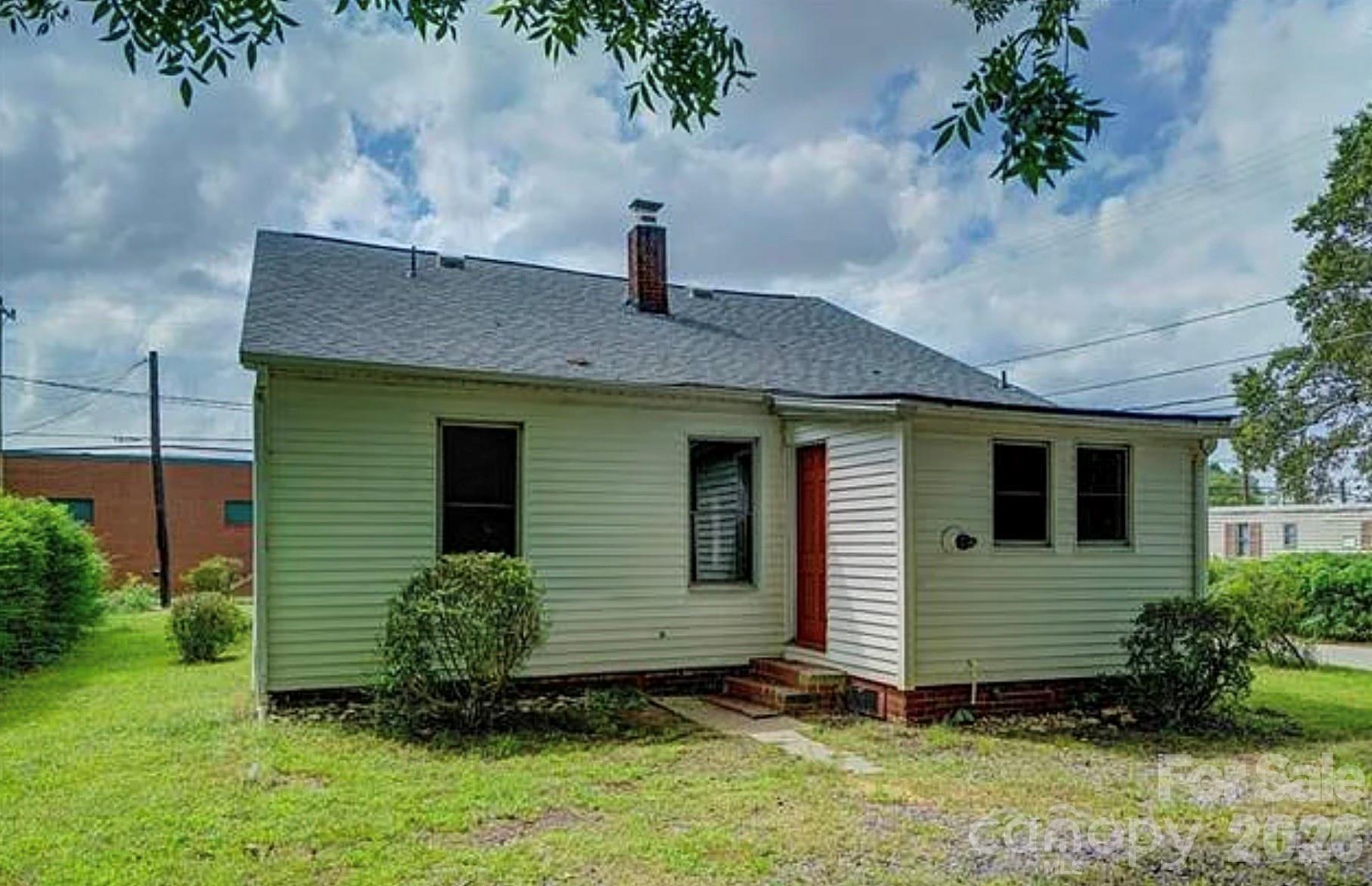 431 W Statesville Avenue — Mooresville