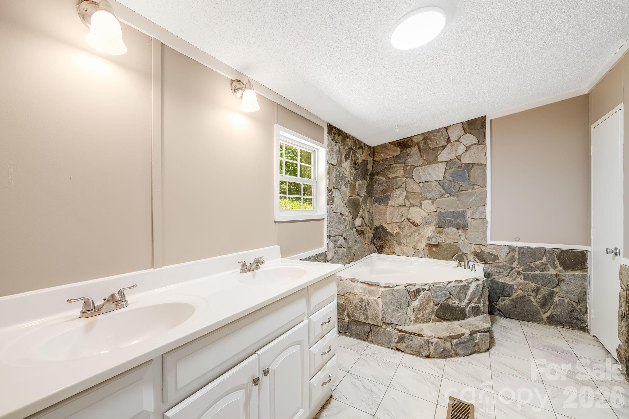 81 Spring Mountain Road — Fairview