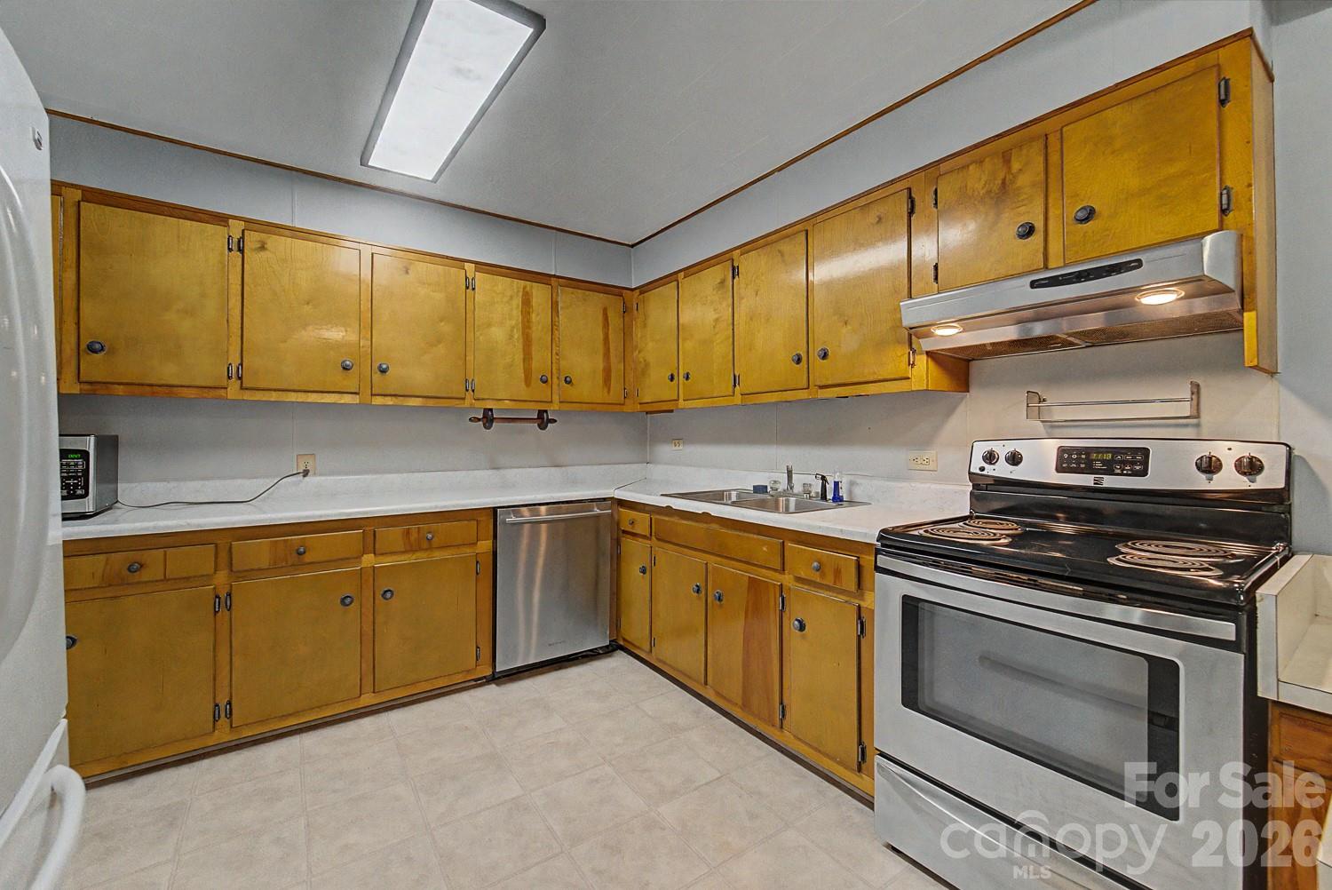 80 Nature Lane — Waynesville