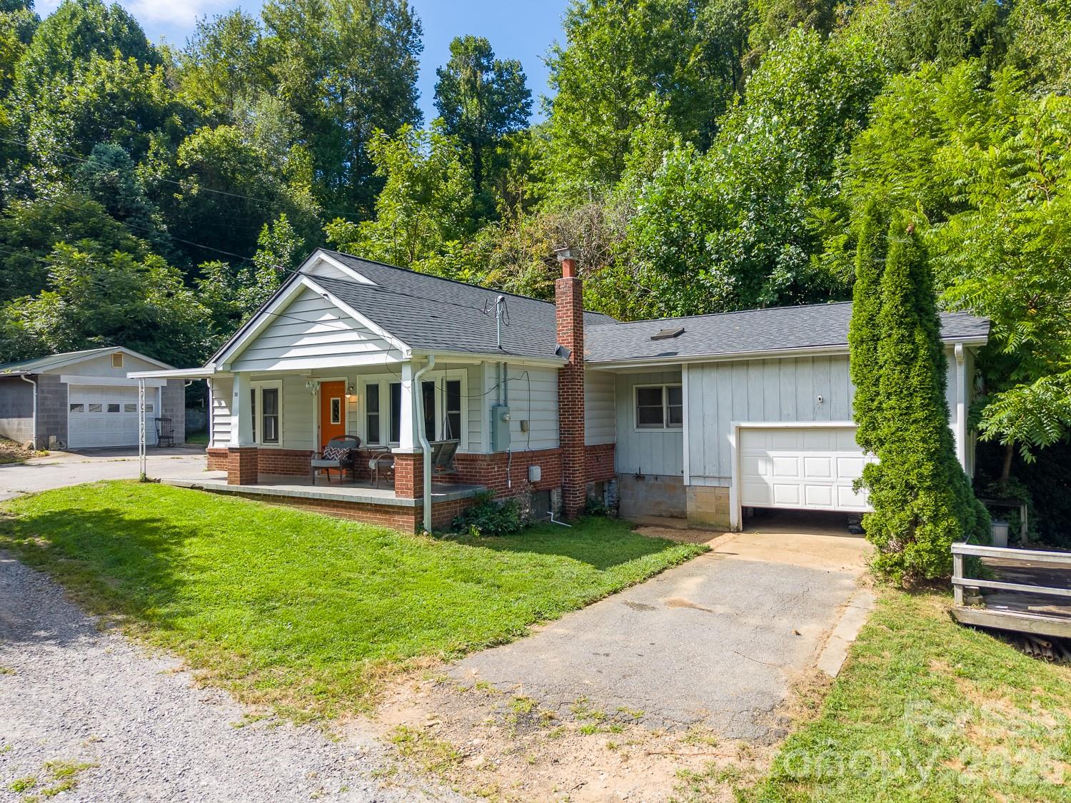 80 Nature Lane — Waynesville