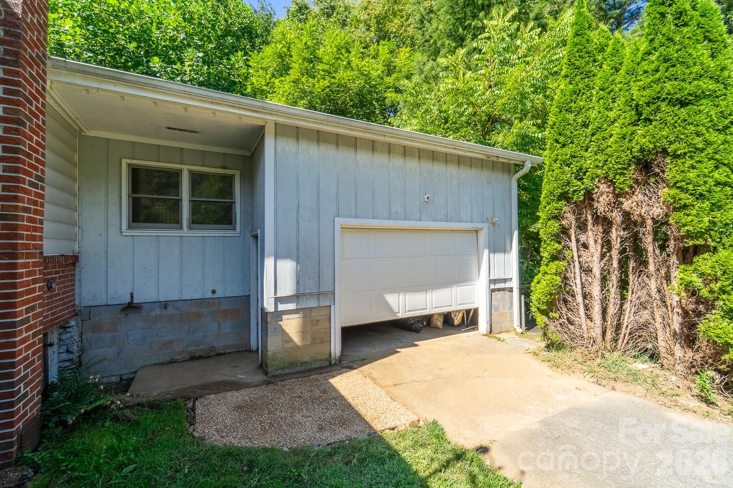 80 Nature Lane — Waynesville
