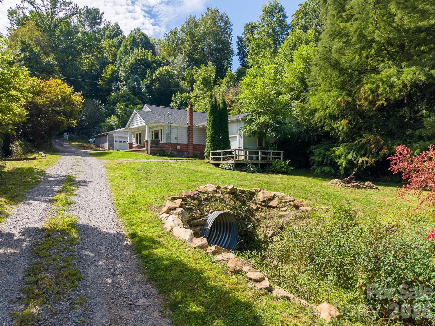80 Nature Lane — Waynesville