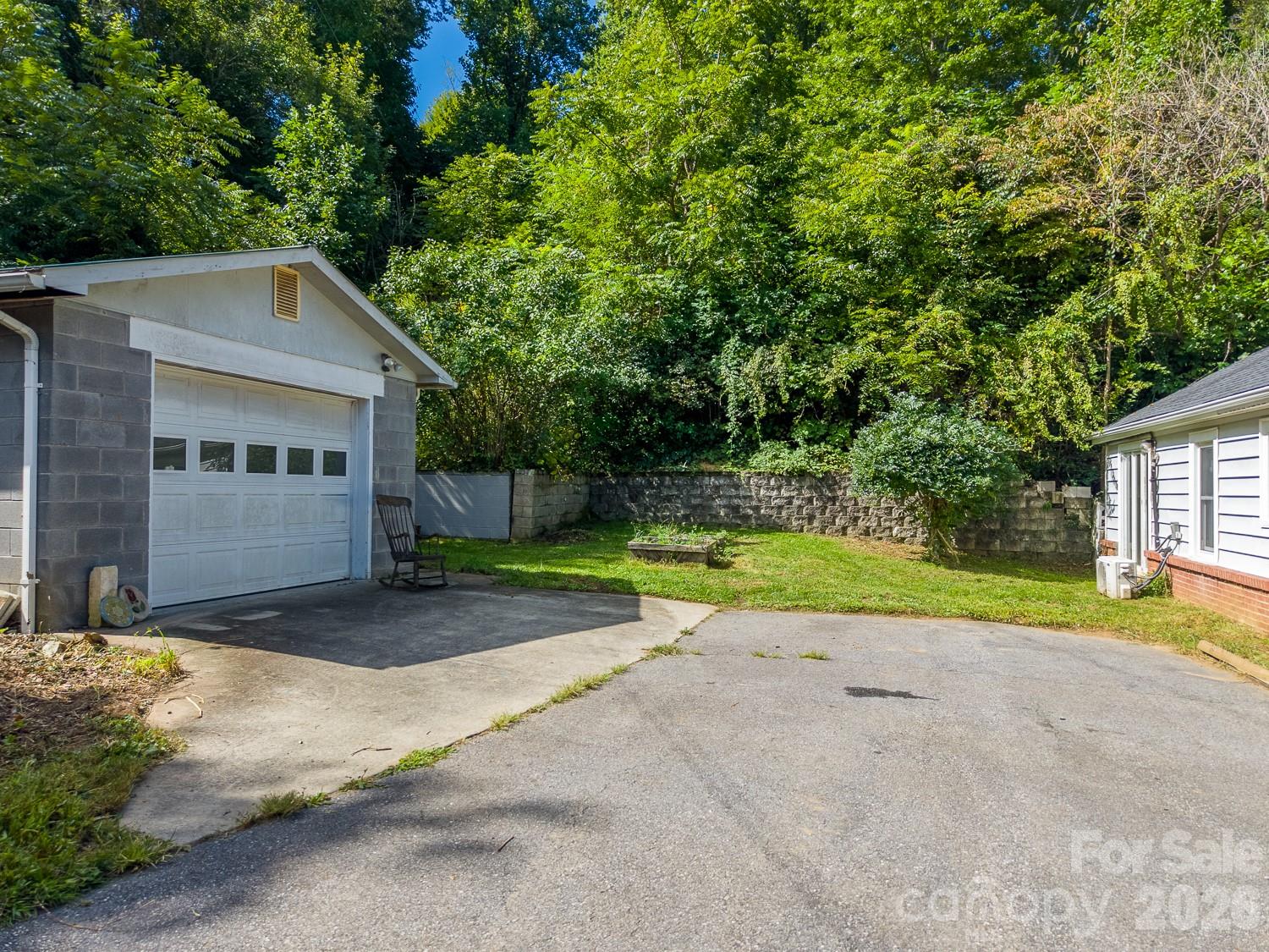 80 Nature Lane — Waynesville