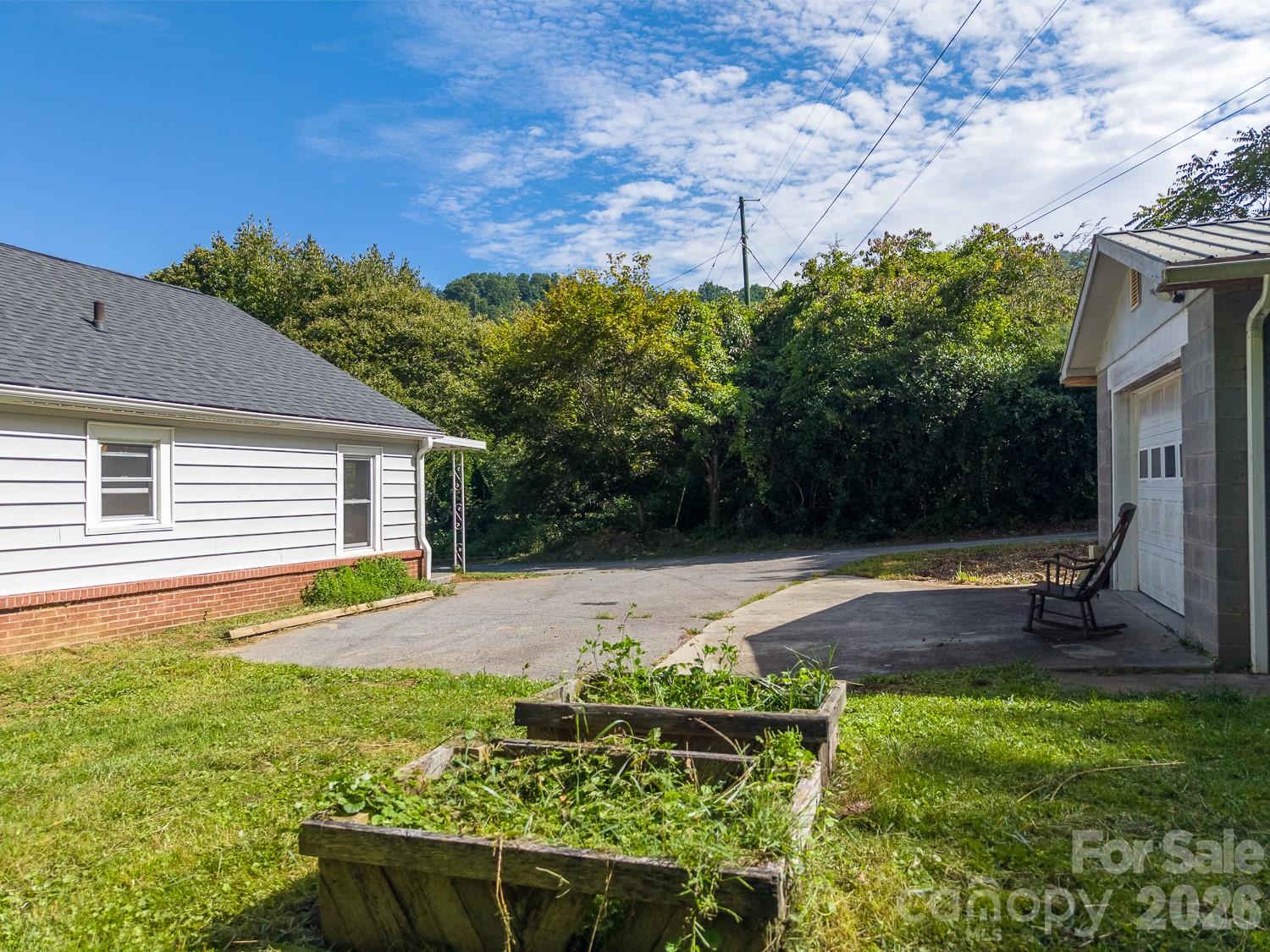 80 Nature Lane — Waynesville