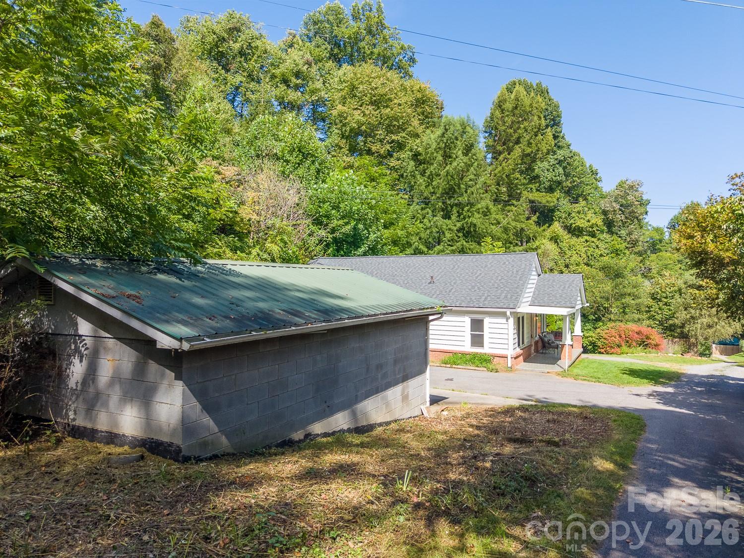 80 Nature Lane — Waynesville