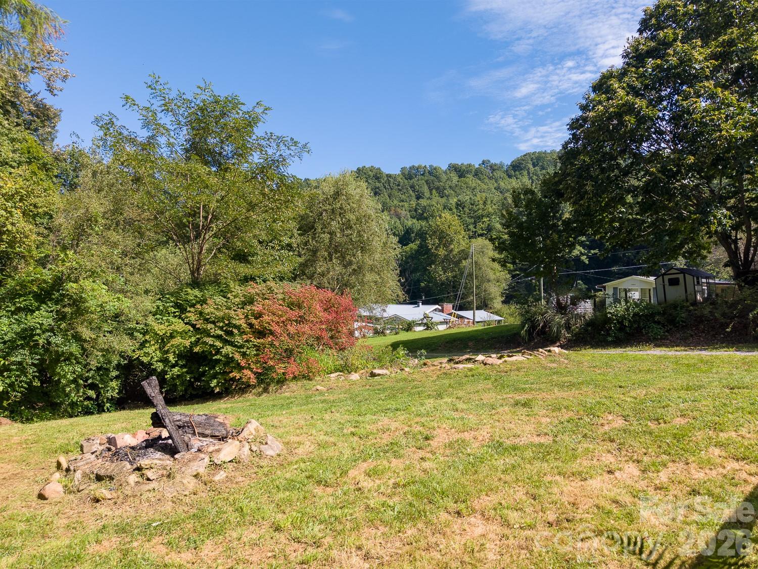 80 Nature Lane — Waynesville