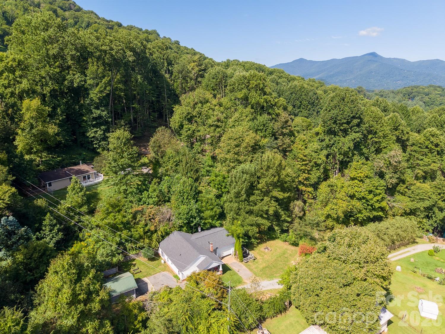 80 Nature Lane — Waynesville