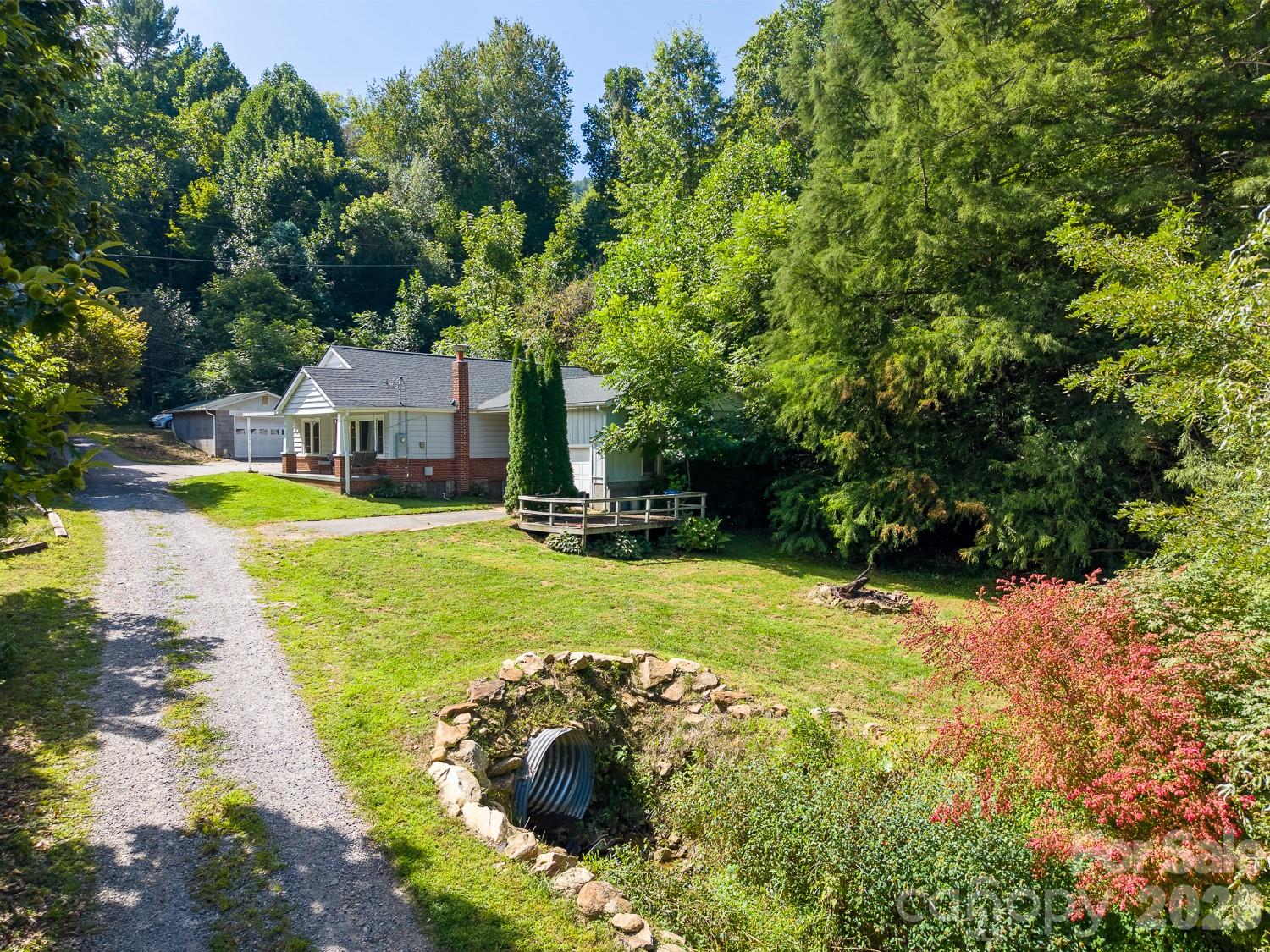 80 Nature Lane — Waynesville