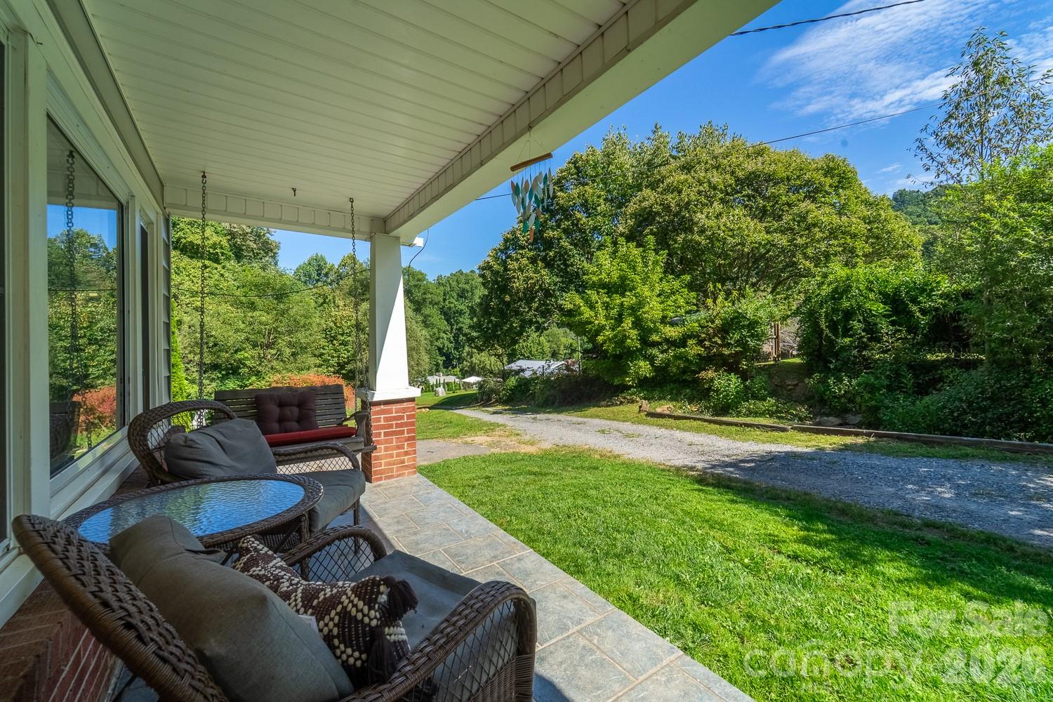 80 Nature Lane — Waynesville