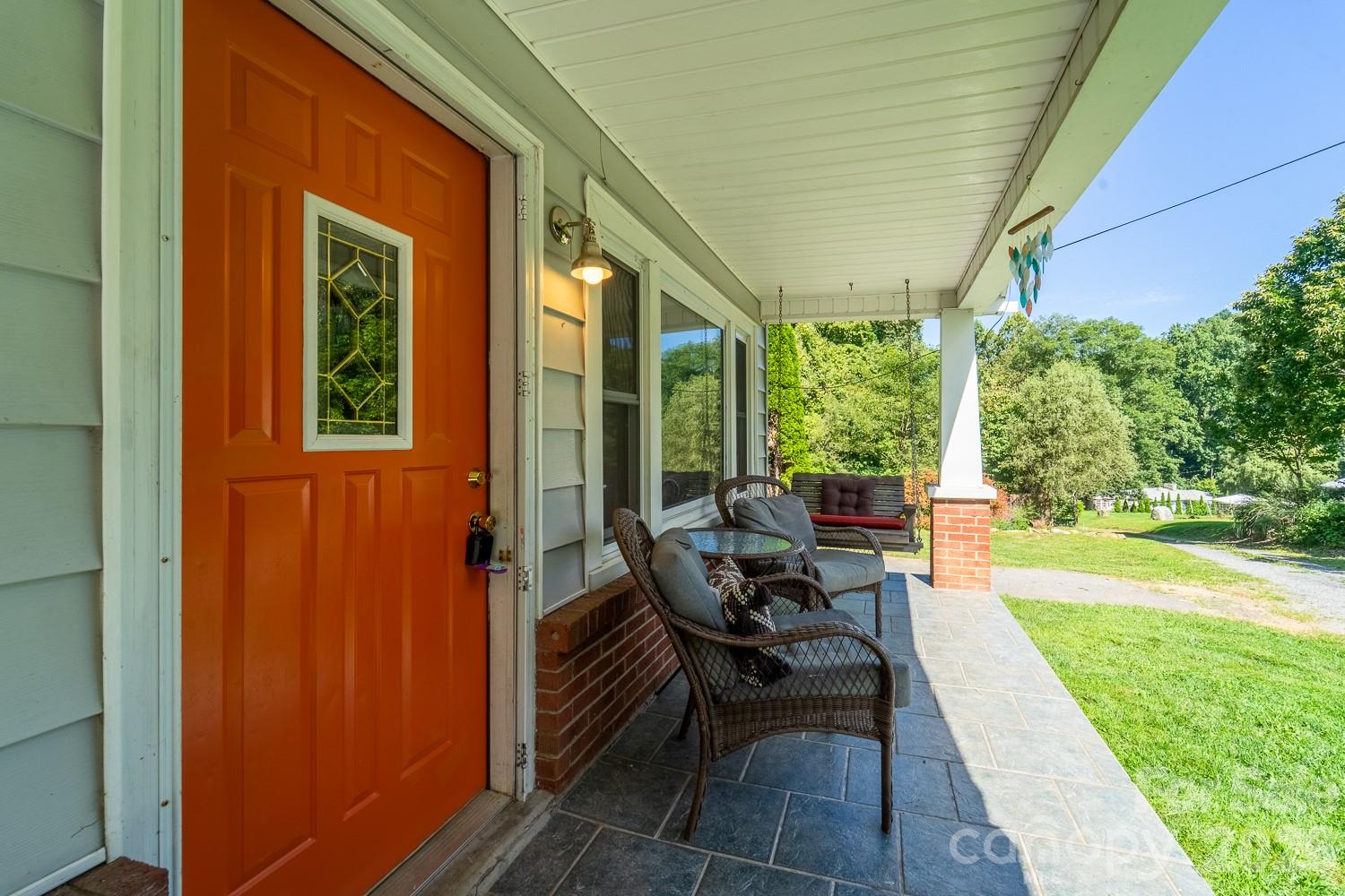 80 Nature Lane — Waynesville