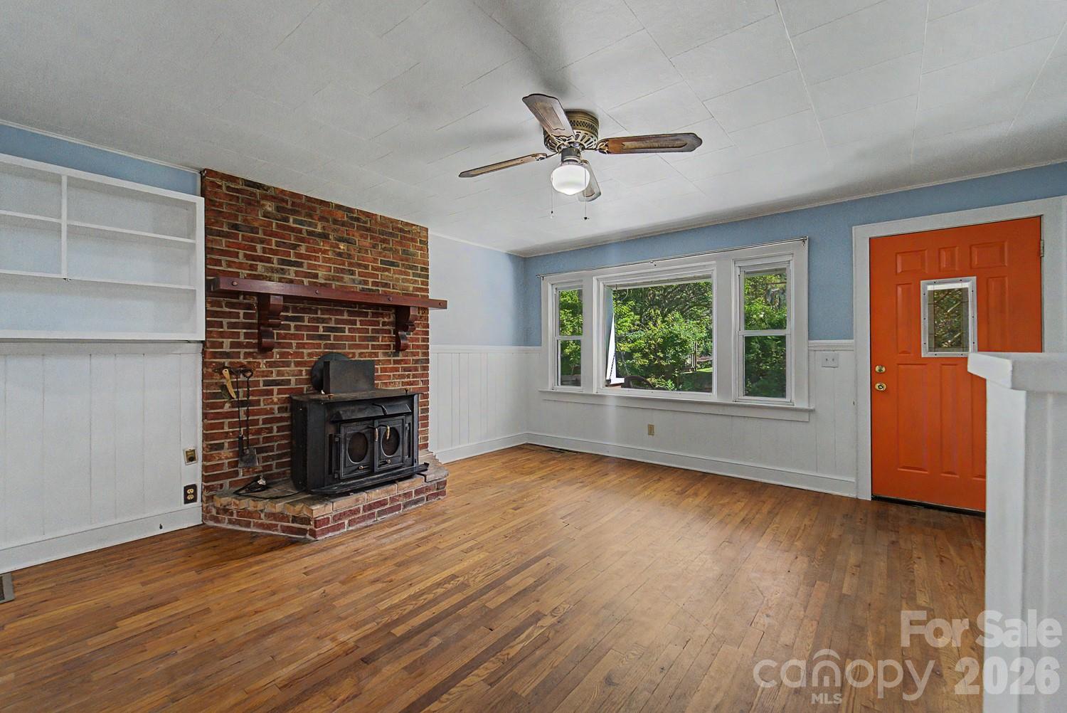 80 Nature Lane — Waynesville
